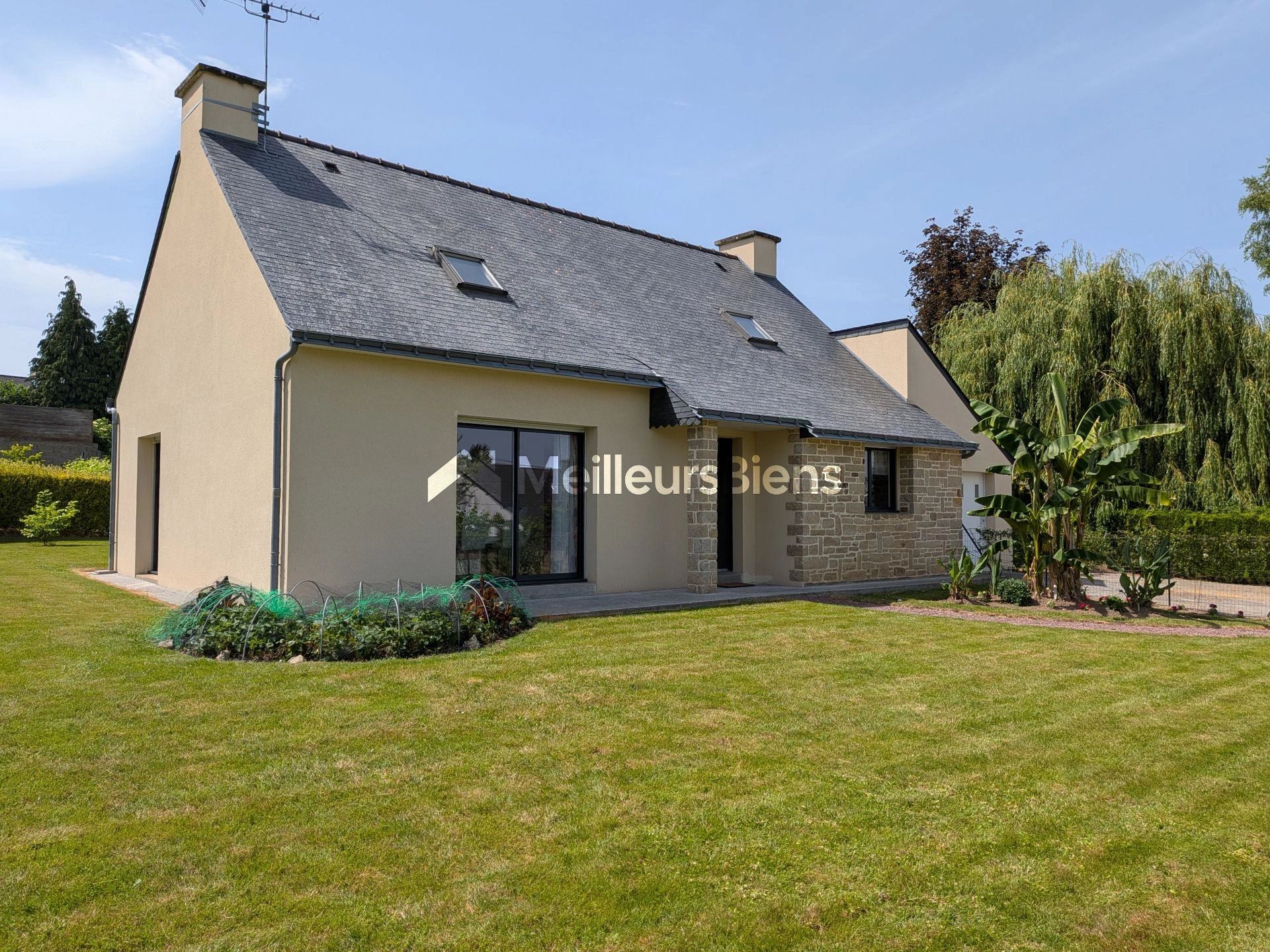 Maison familiale au cœur de La Gacilly avec grand terrain constructible