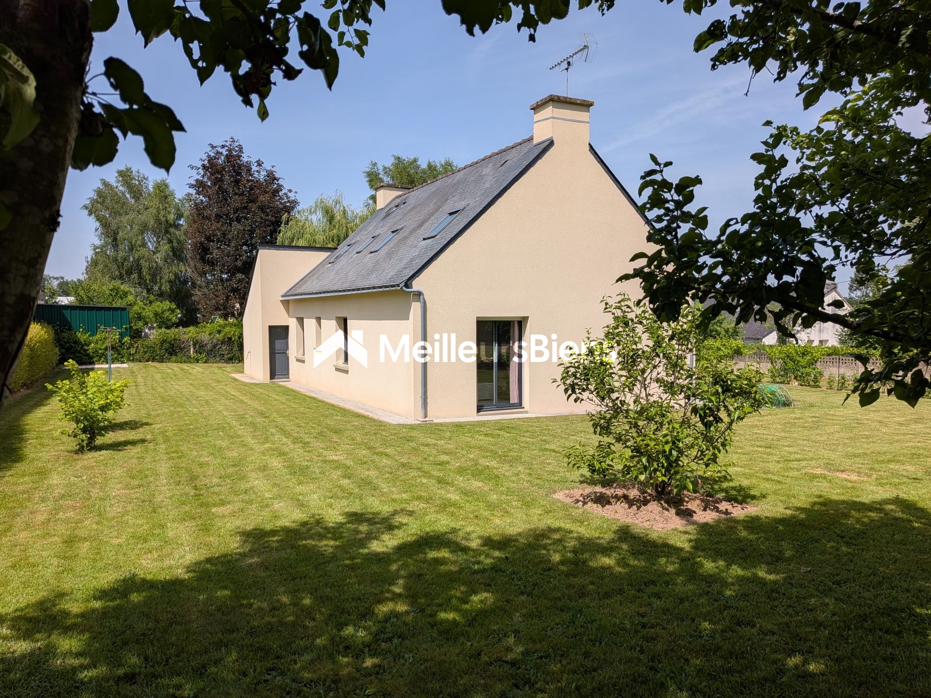 Maison familiale au cœur de La Gacilly avec grand terrain constructible