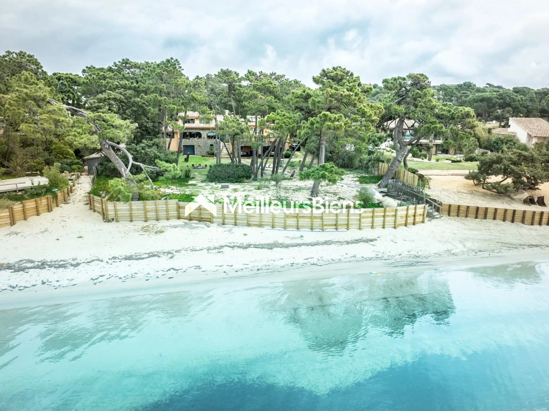 Corse : Calla Rossa, 2 villas pieds dans l'eau, accès direct plage