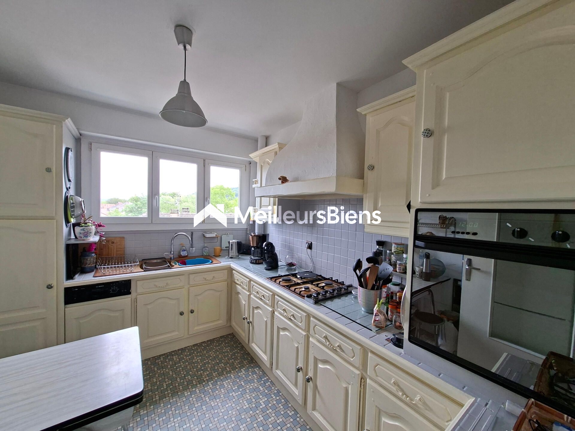 Appartement F5 avec balcon et garage