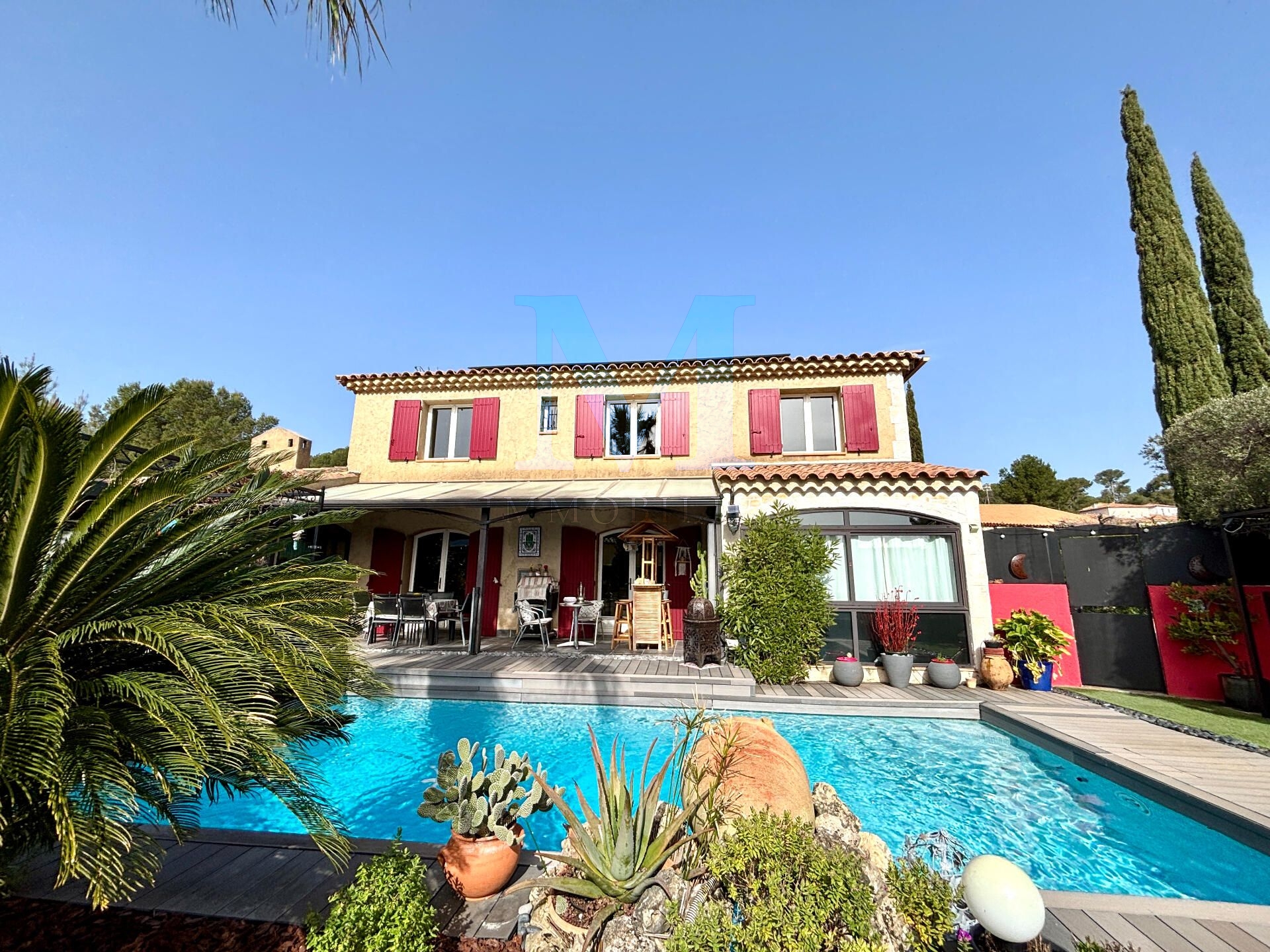 À vendre Maison familiale de 160 m² avec piscine sur terrain de 809 m² La Cadière-d’Azur
