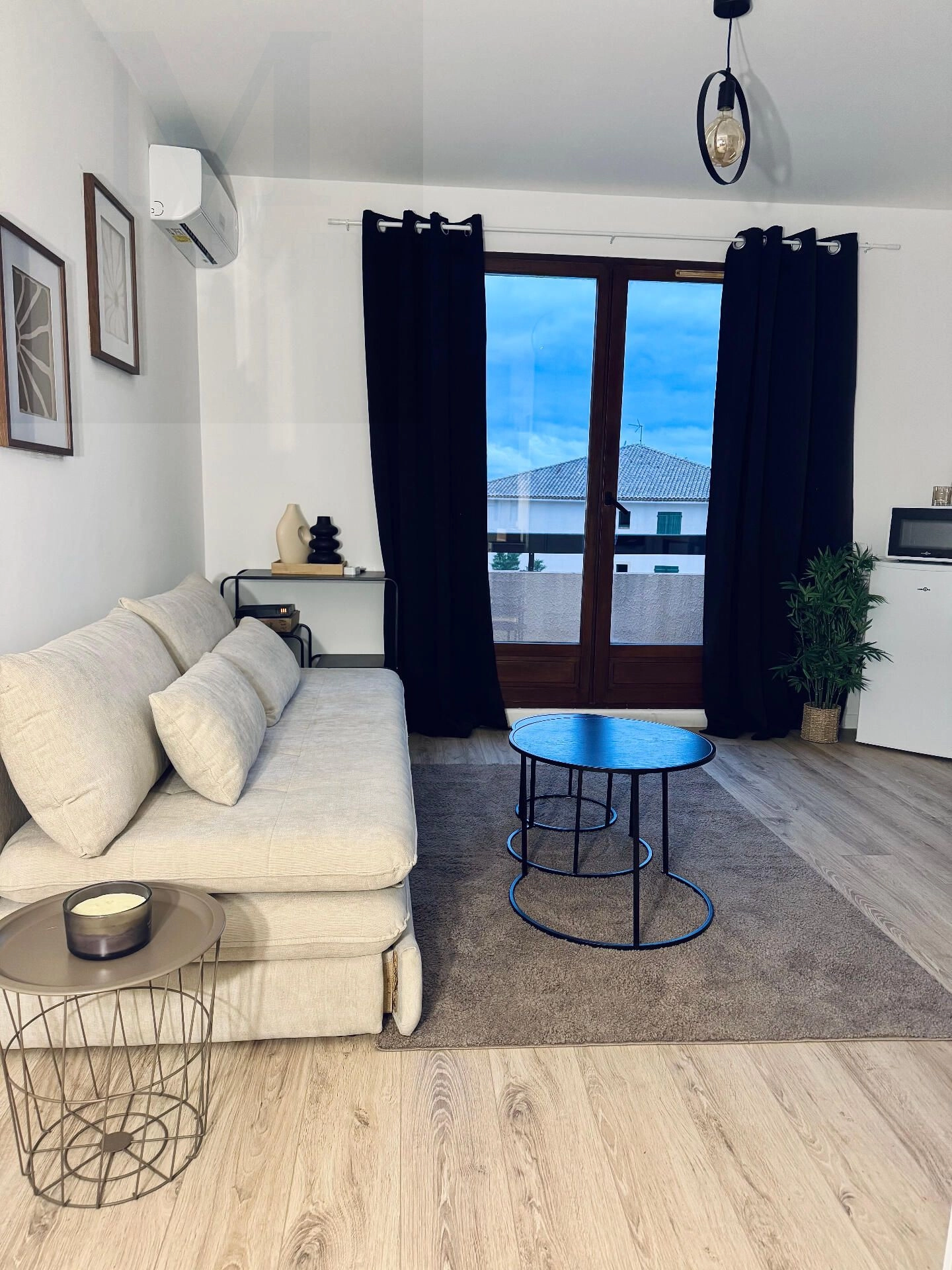 Sanary-sur-Mer – Studio rénové avec balcon dans résidence sécurisée avec piscine
