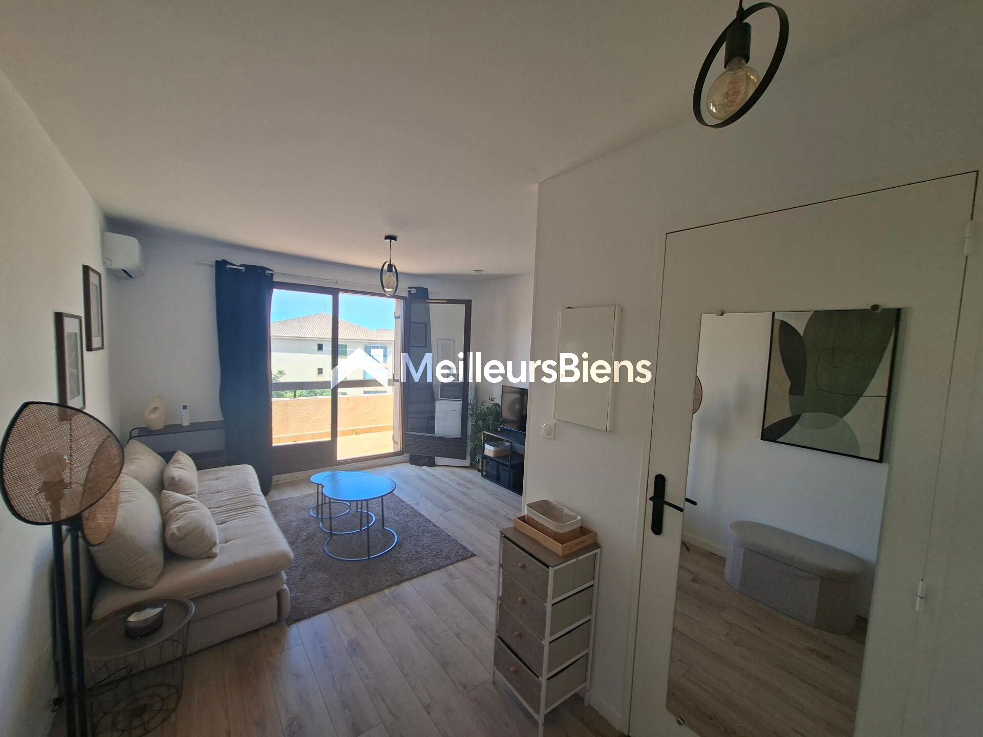 Sanary-sur-Mer – Studio rénové avec balcon dans résidence sécurisée avec piscine
