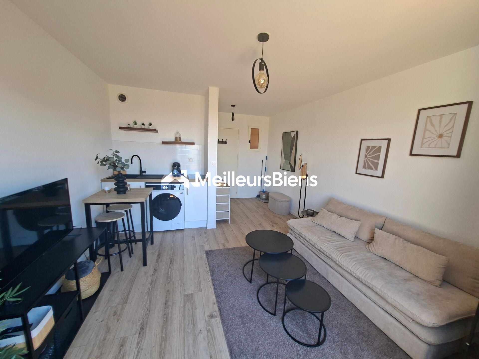Sanary-sur-Mer – Studio rénové avec balcon dans résidence sécurisée avec piscine