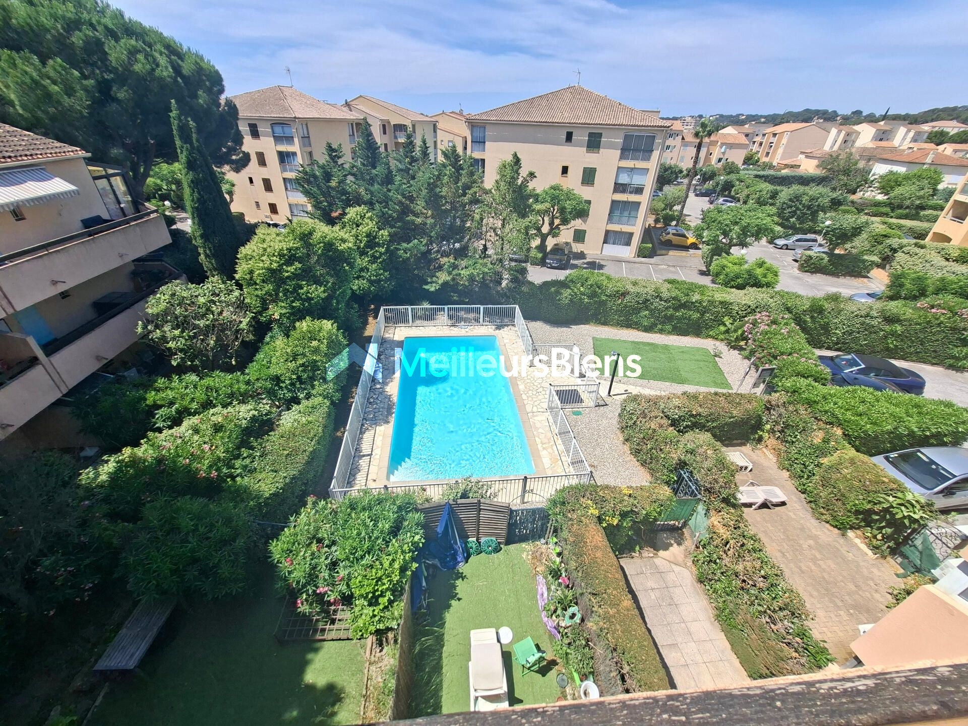 Sanary-sur-Mer – Studio rénové avec balcon dans résidence sécurisée avec piscine