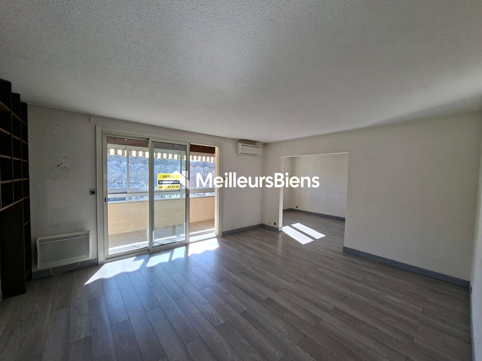 APPARTEMENT T3 AVEC TERRASSE – À 2 PAS DU CENTRE VILLAGE SAINT-CYR SUR MER !