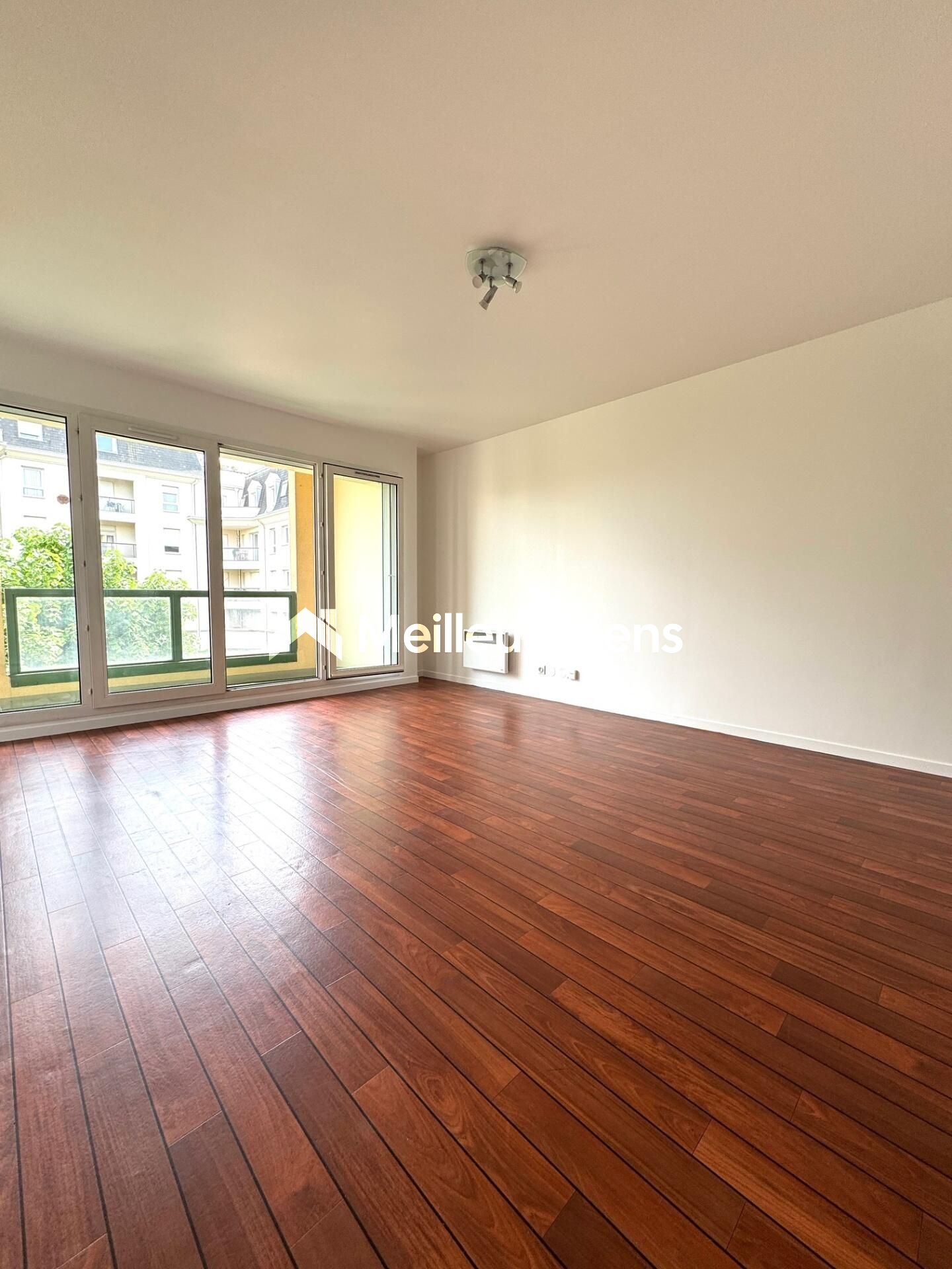 F1 de 31 m² à Livry-Gargan avec balcon, cave et parking
