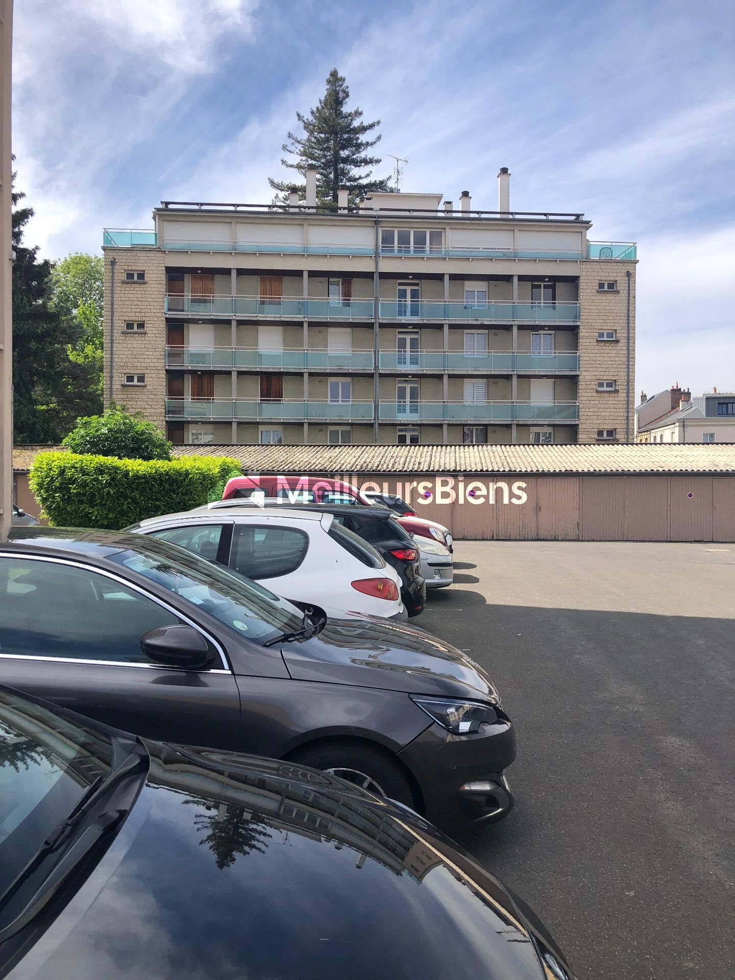 Garage fermé de 14m2 Saint Pavin Rive Droite