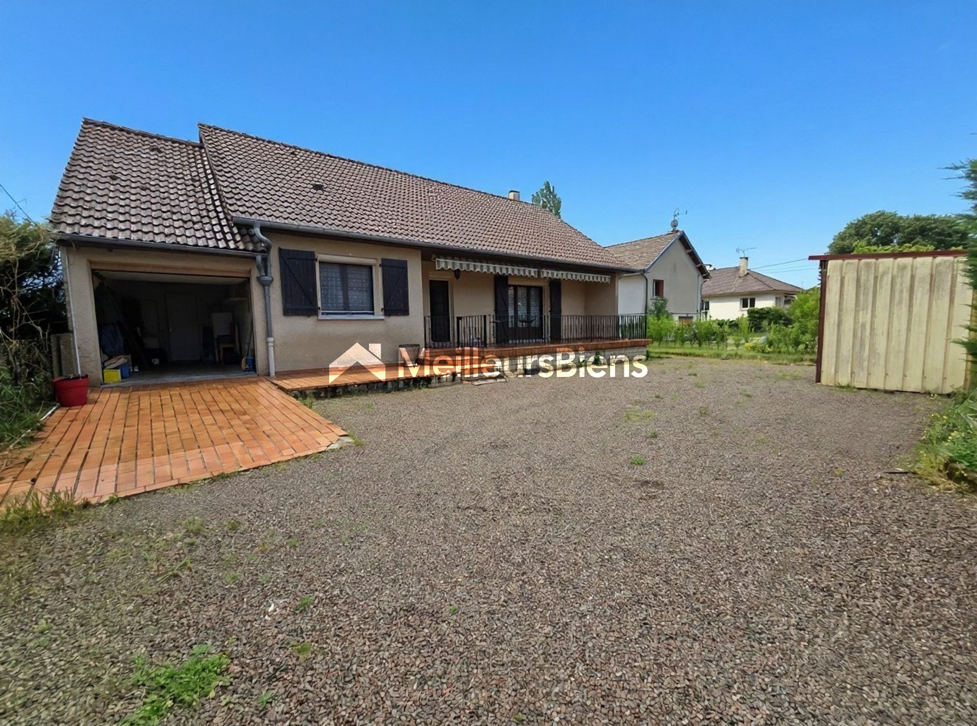 Maison individuelle 1986 avec garage, atelier et dépendances