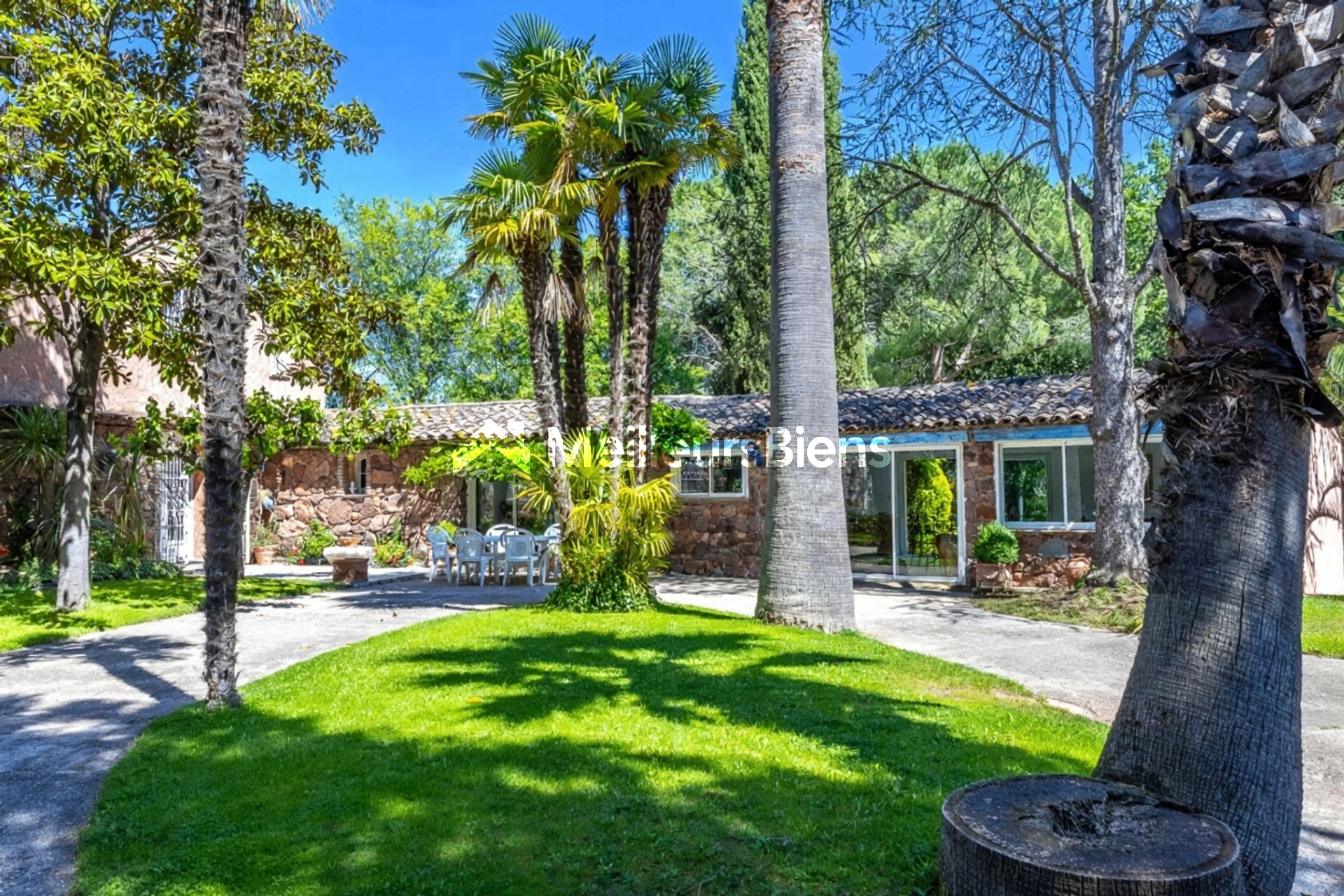 Villa 8 pièces 233 m² avec piscine sur 1 hectare à Roquebrune-sur-Argens