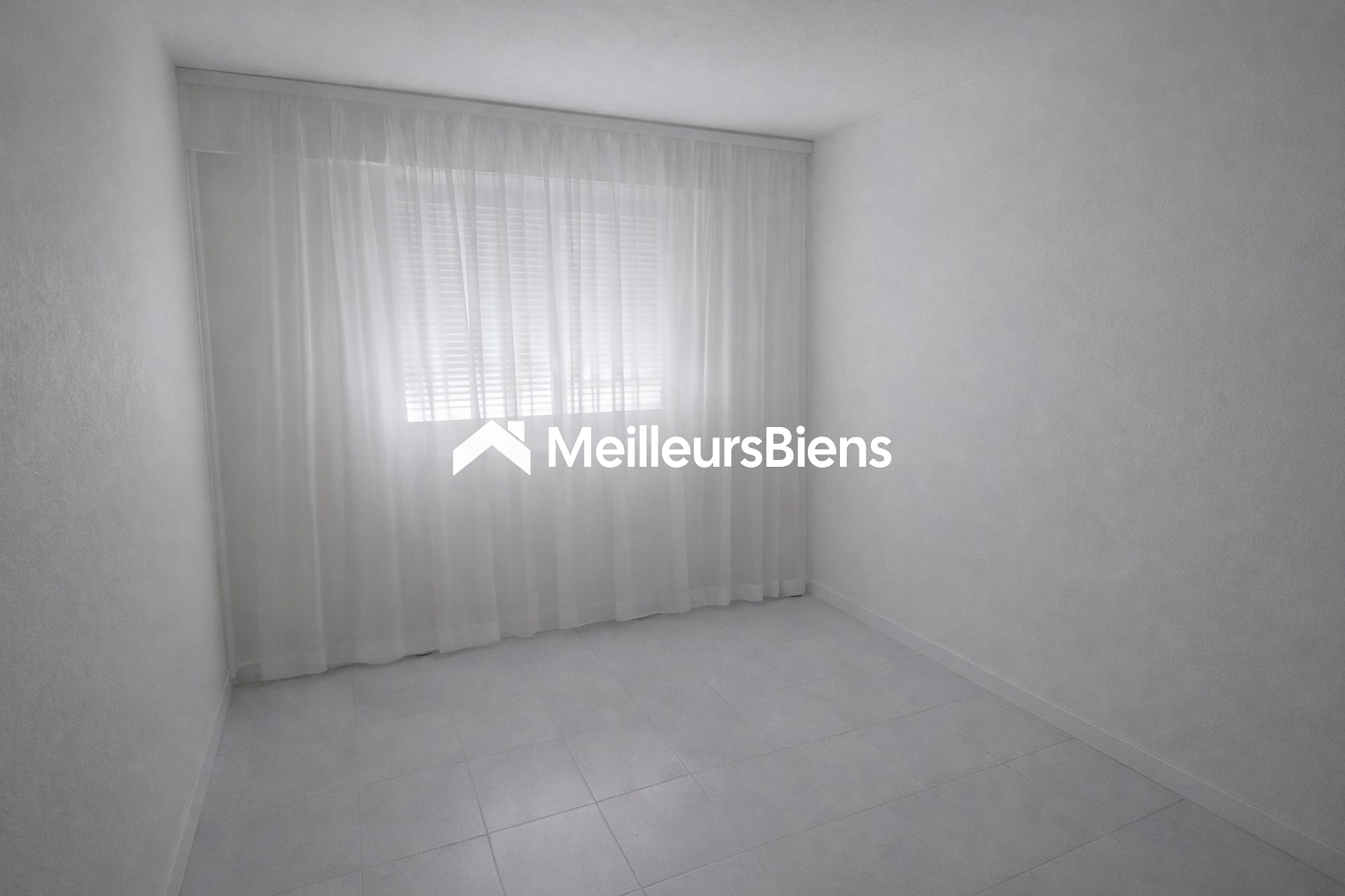 NICE A VENDRE APPARTEMENT  T3  61 m² ,TERRASSE,  GARAGE ,CAVE