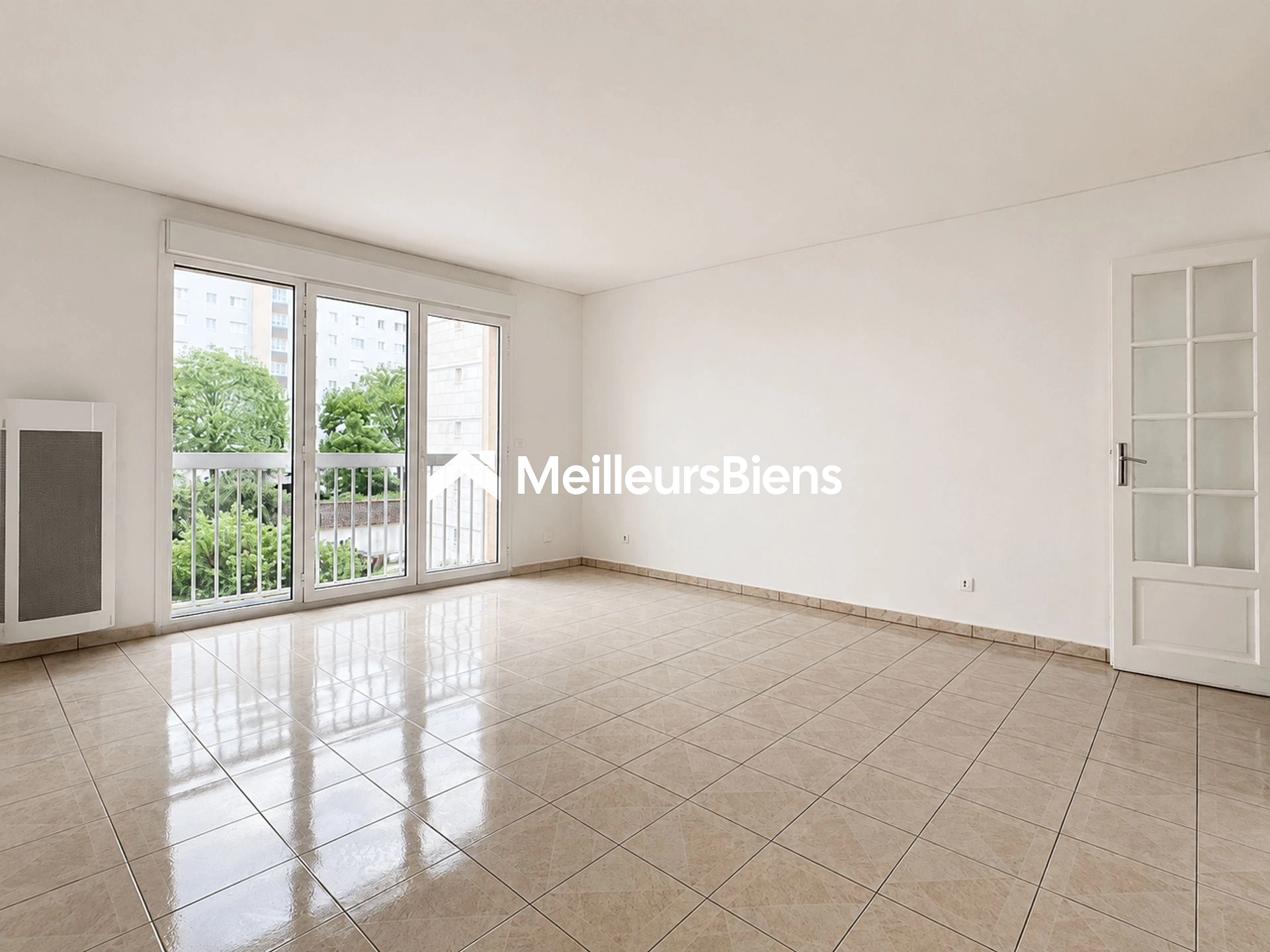 Choisy-le-Roi, Gambetta, grand 2 pièces de 50,68 m² avec balcon, libre et rénové