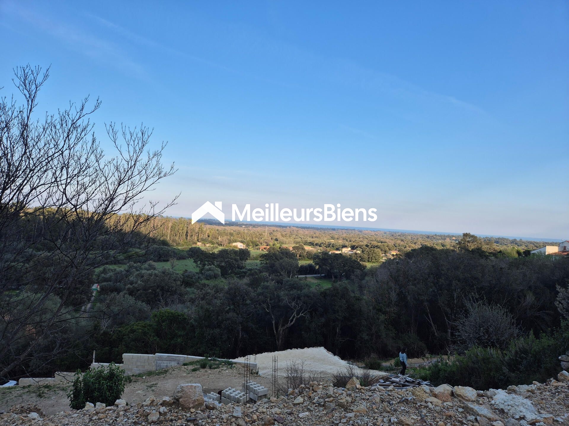 Terrain constructible à vendre de 1500m2