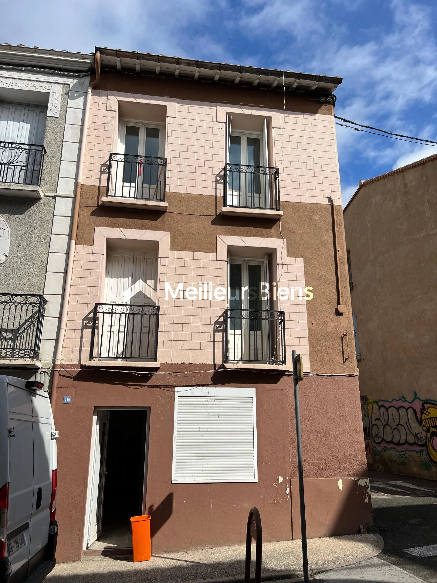 Immeuble de rapport 95 m² à Prades avec local commercial et 2 logements
