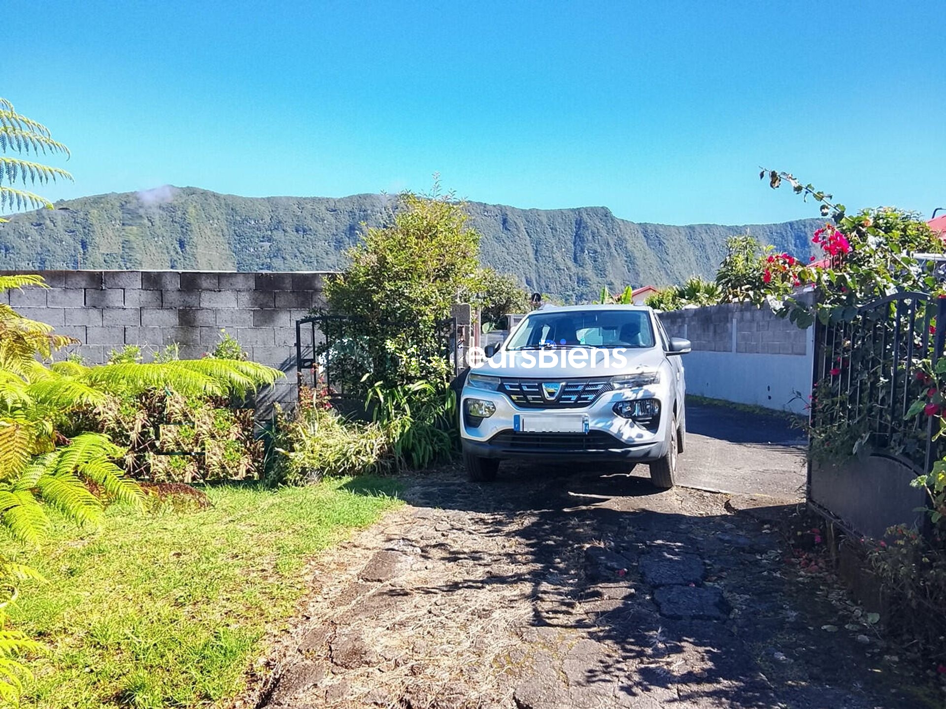 Maison F6 de plain pied, Terrain 312m2, ST JOSEPH 97480 /120 000€