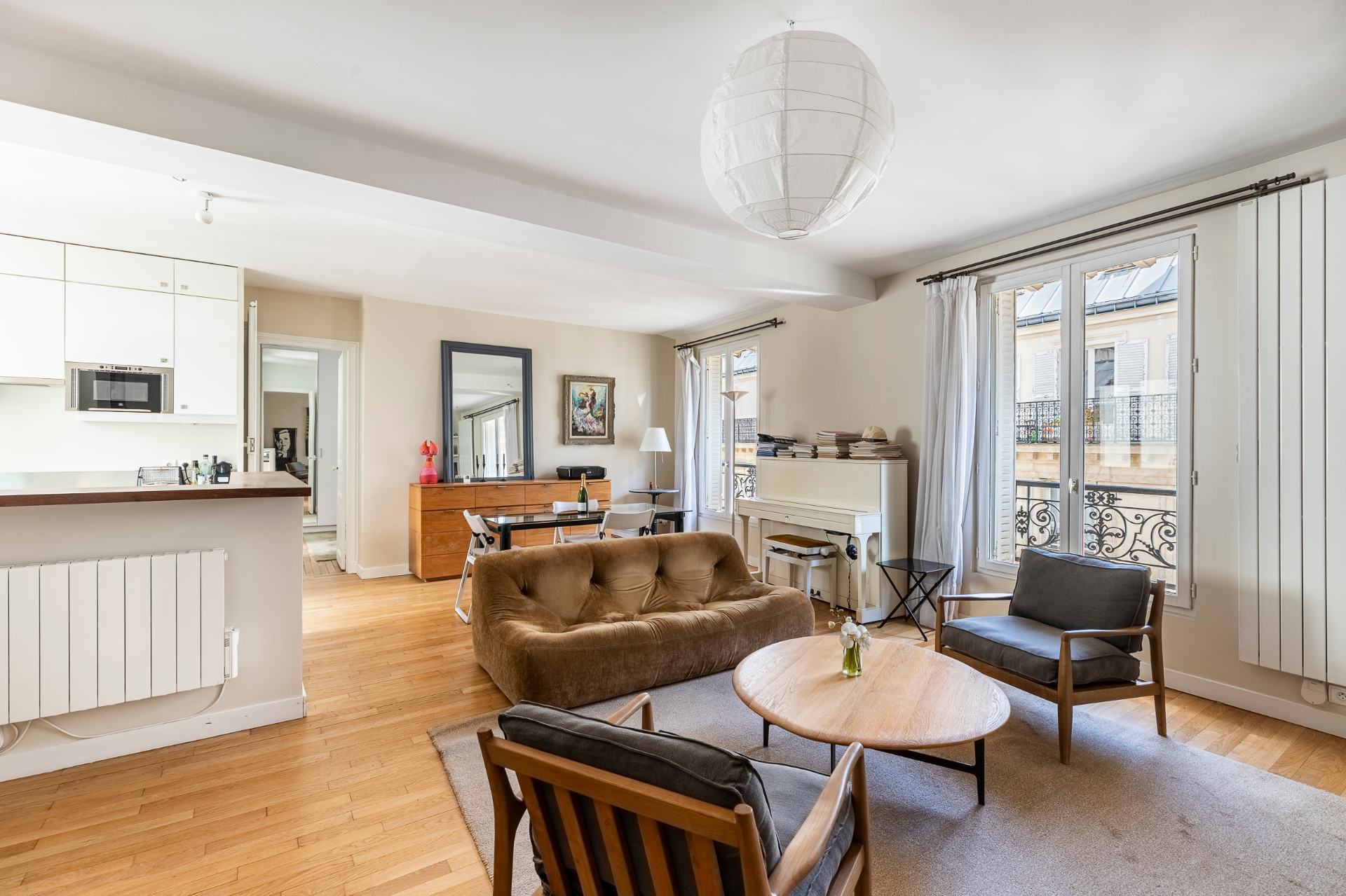 Place des Victoires – 69 m² traversant Est/Ouest, lumineux et au calme