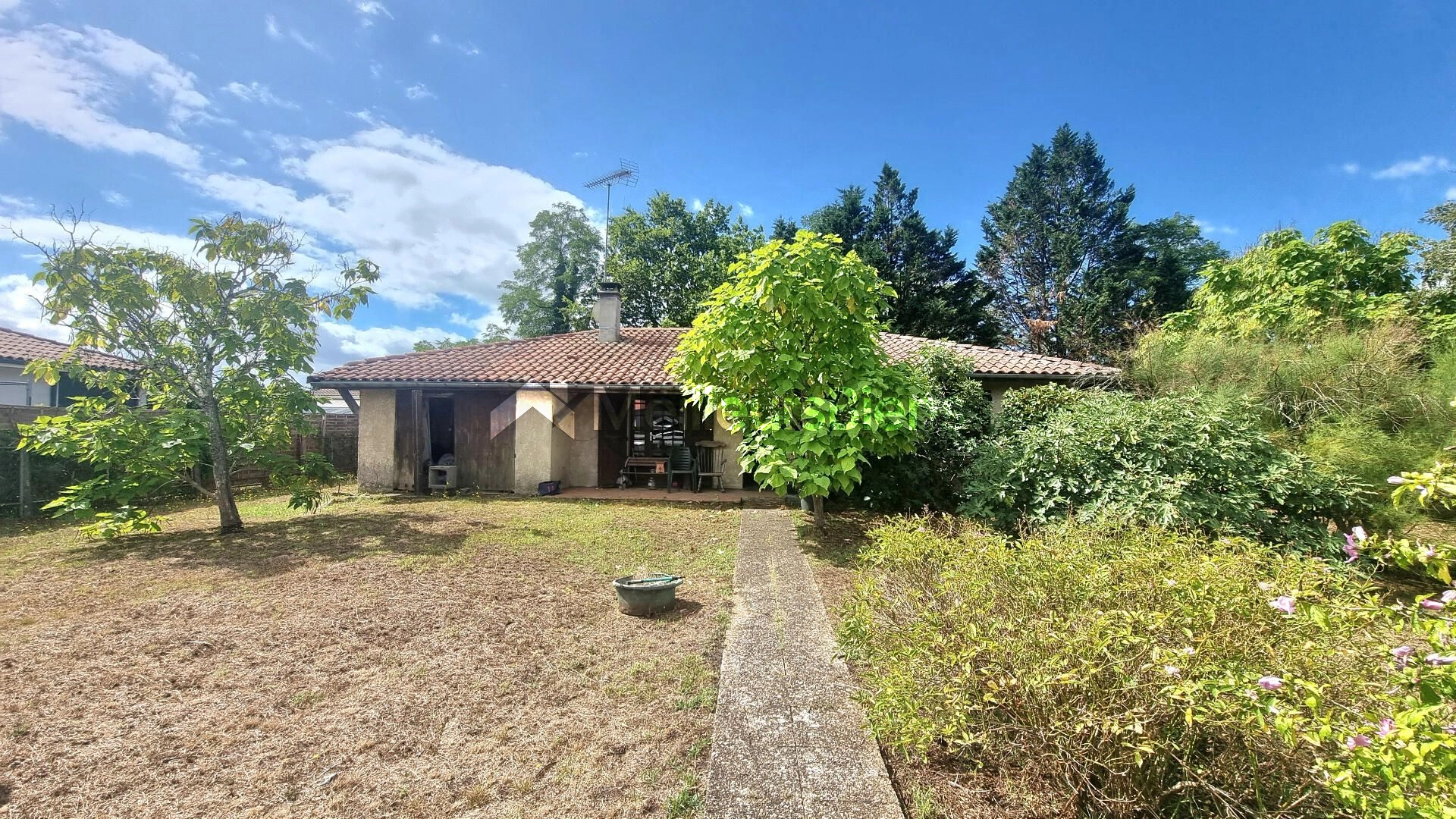 Maison composée de 3 chambres, terrain 1266 m²