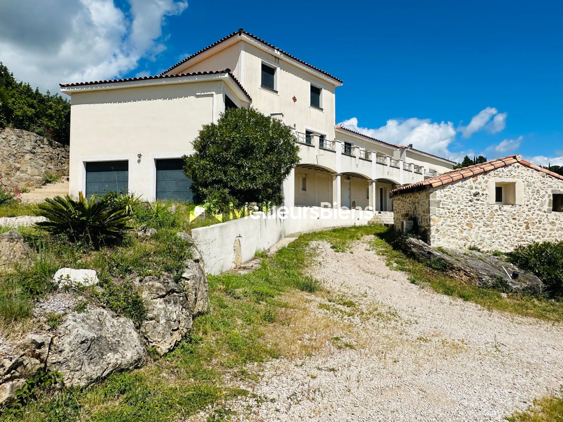 Deux maisons indépendantes de 370m² avec belle vue dégagée