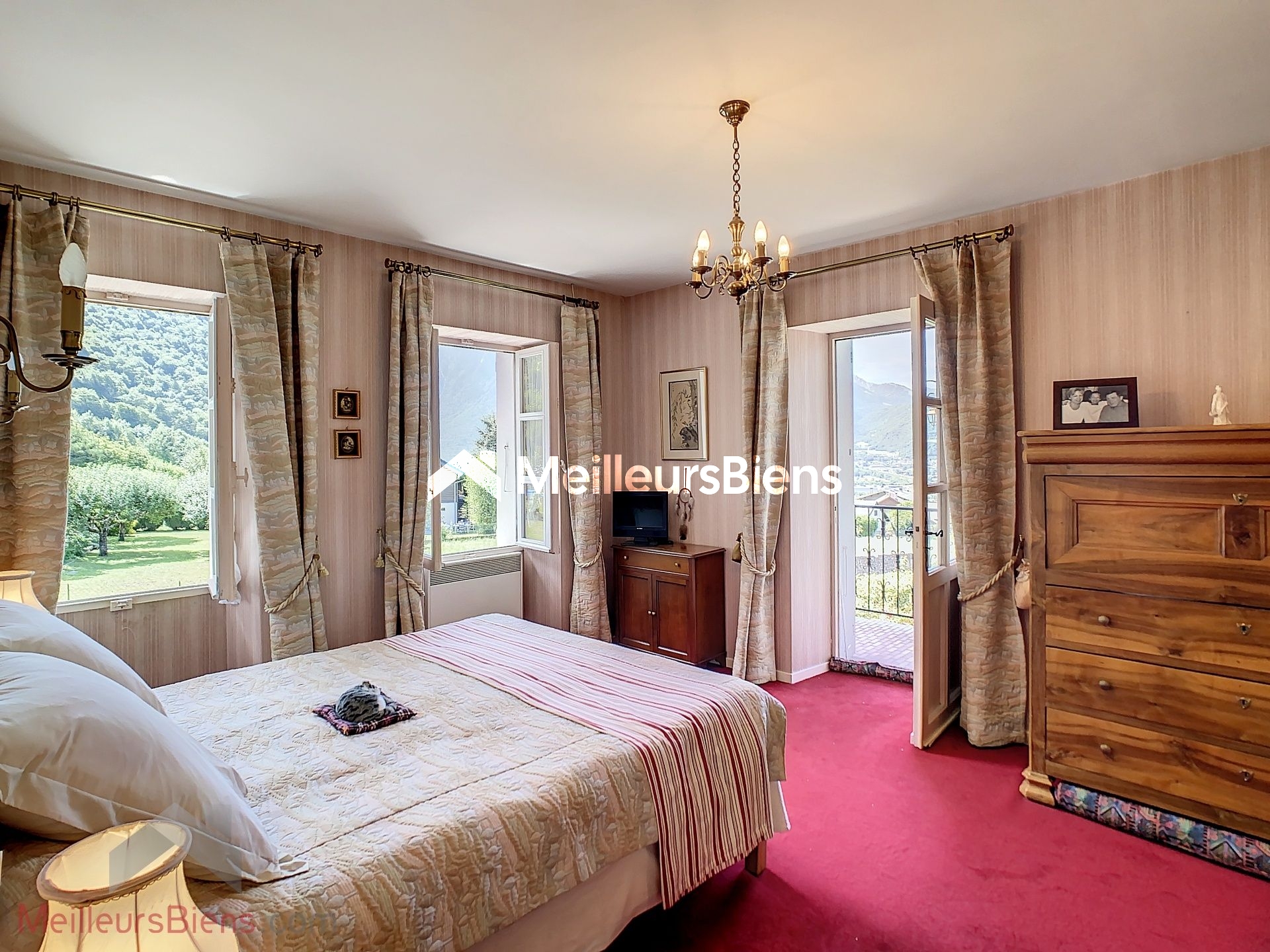 Chambre avec lit double