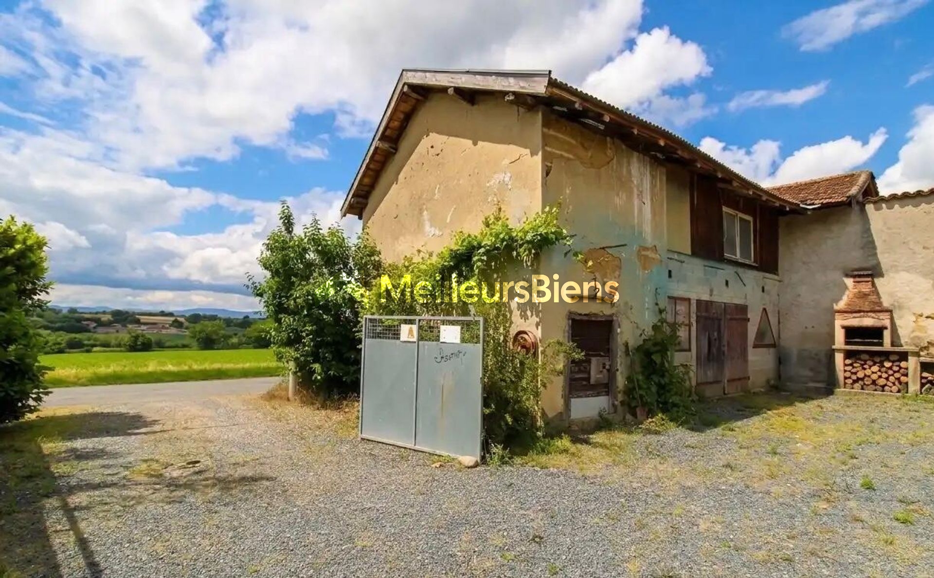 Ancien corps de ferme à fort potentiel sur 1 545 m² à Baneins