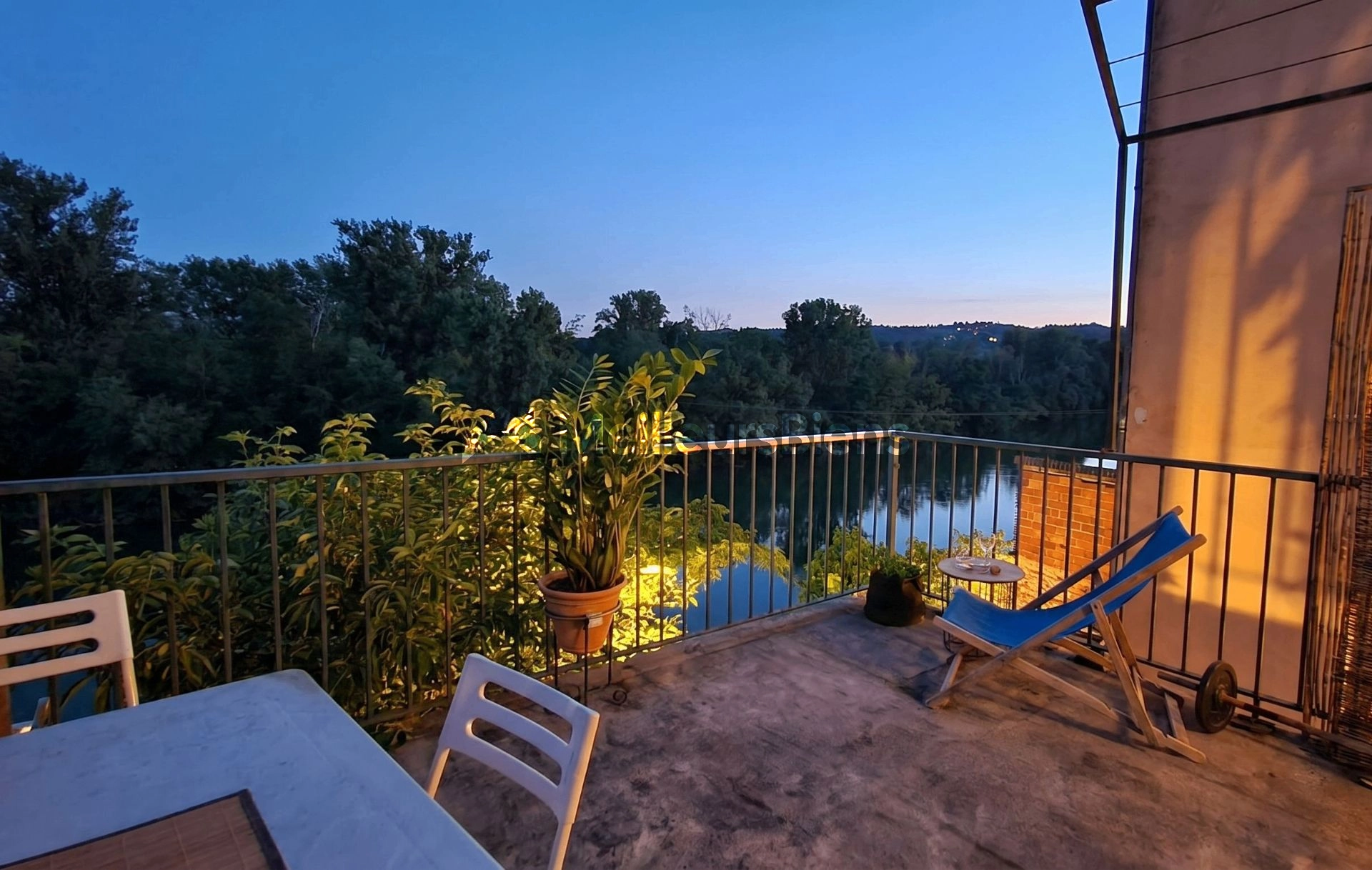Meublé lumineux et calme avec terrasse