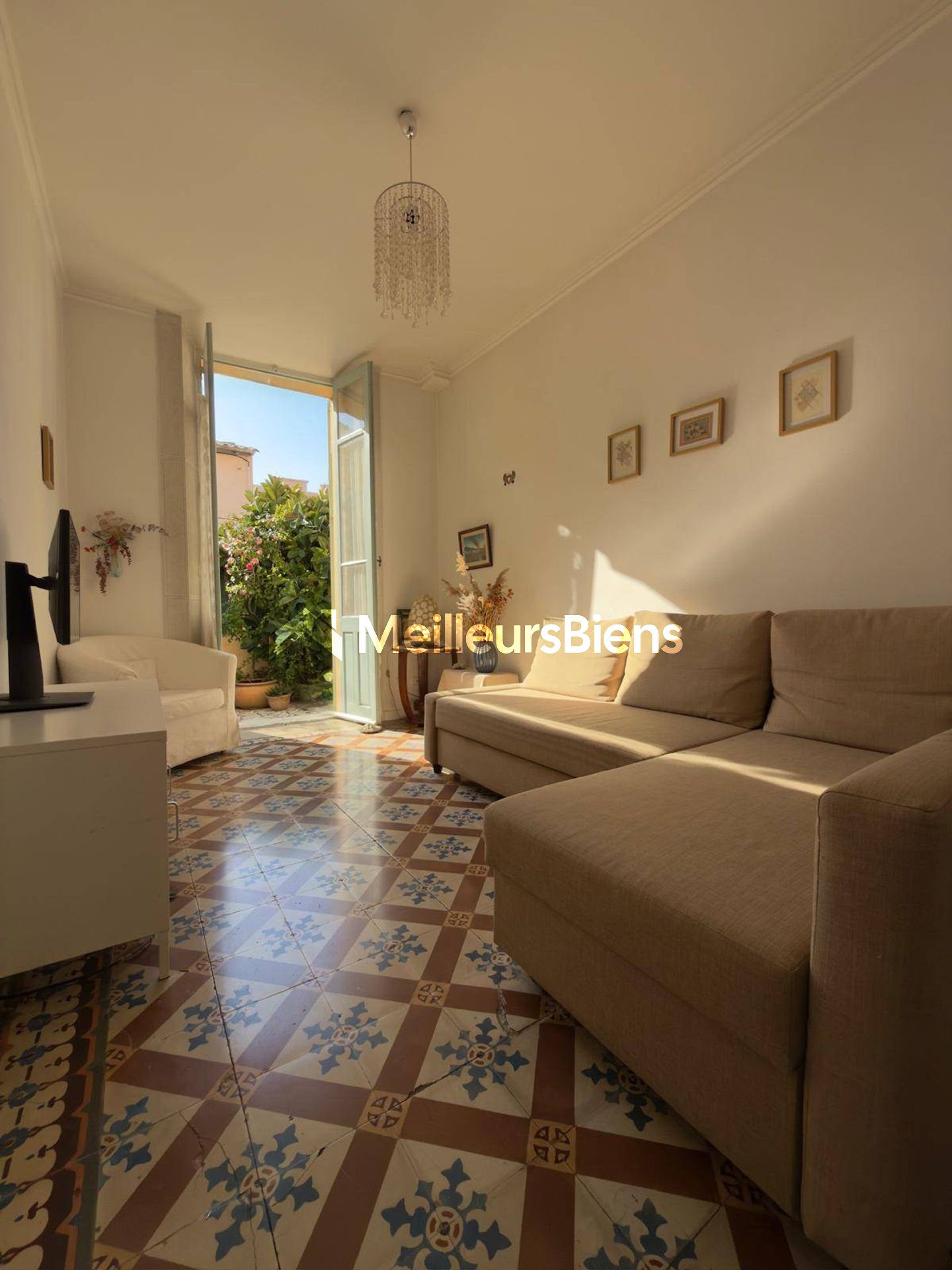 Cannes : Rez de jardin 48 m2, charme, calme avec terrasse dans petite maison ancienne