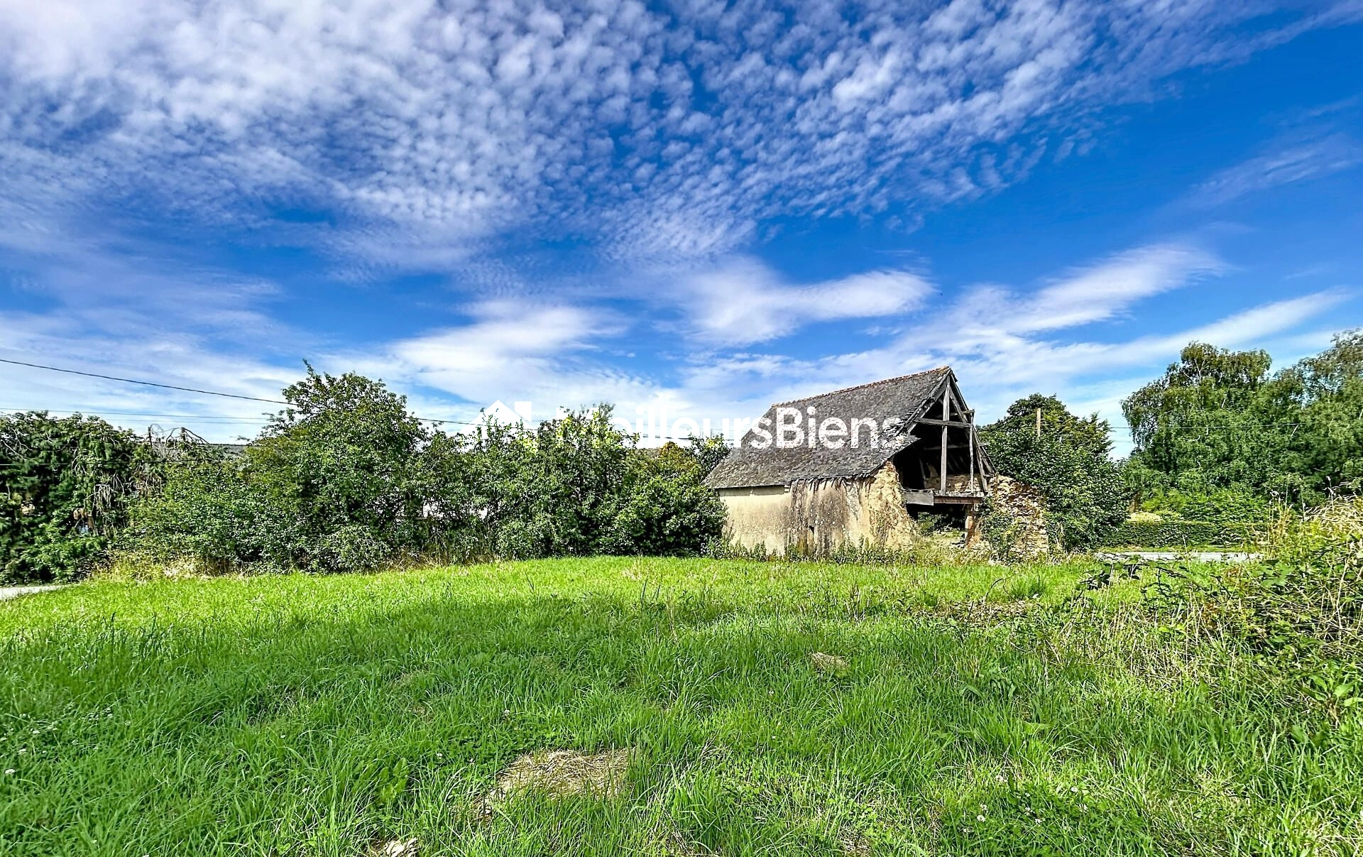 Terrain constructible 1230 m² à Lieuron, bâti en dur