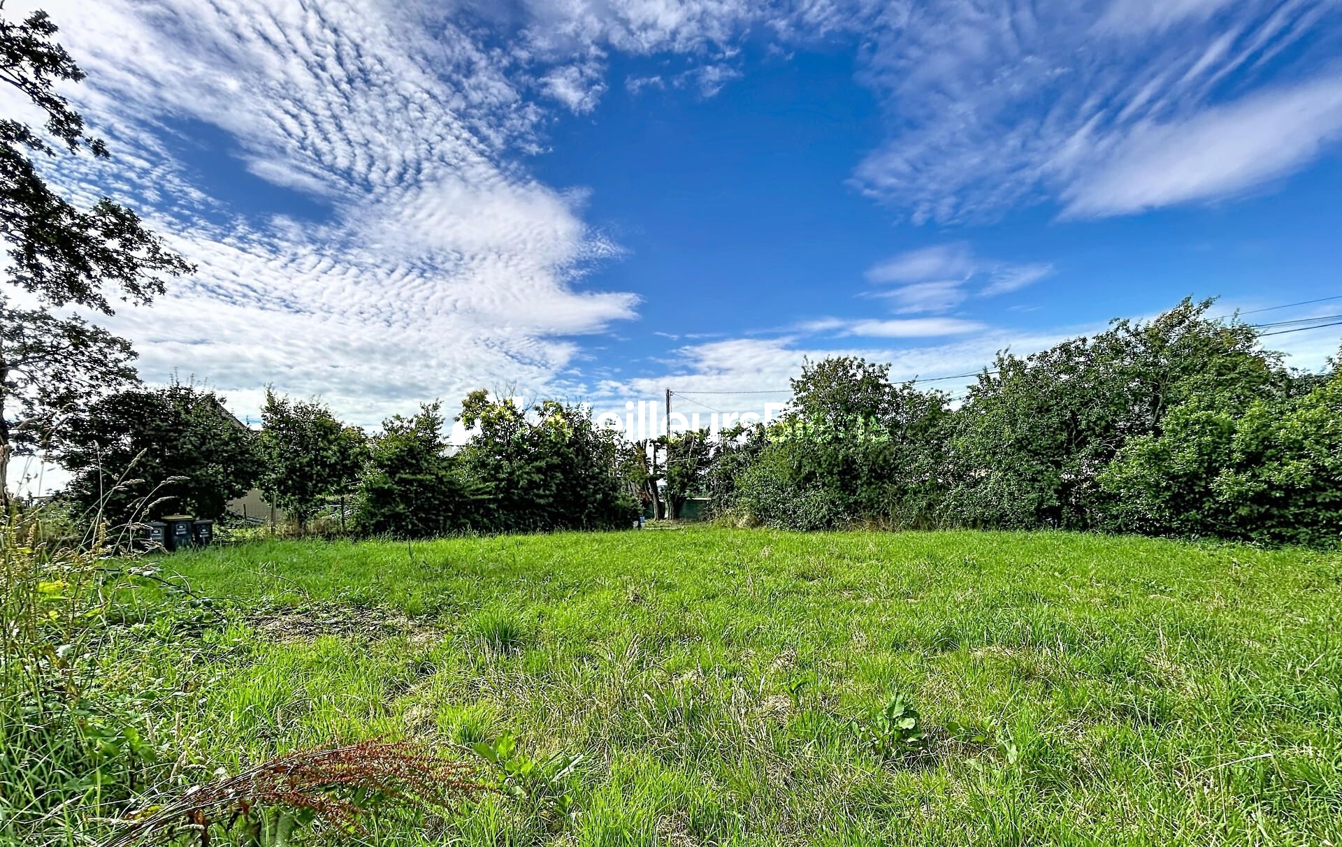 Terrain constructible 1230 m² à Lieuron, bâti en dur