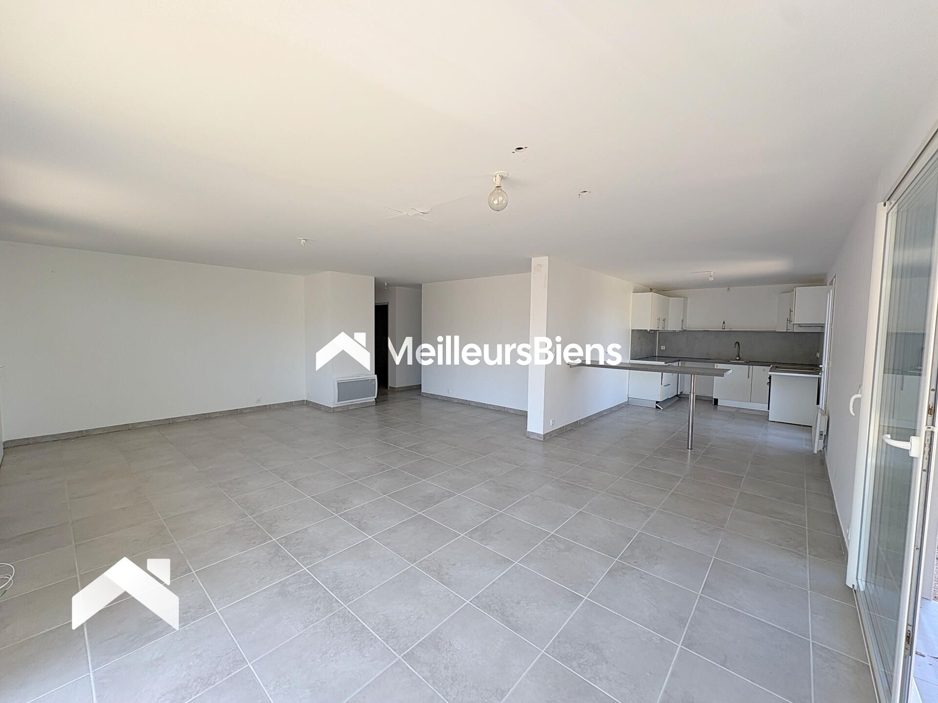 Bien à vendre avec belle surface et fort potentiel