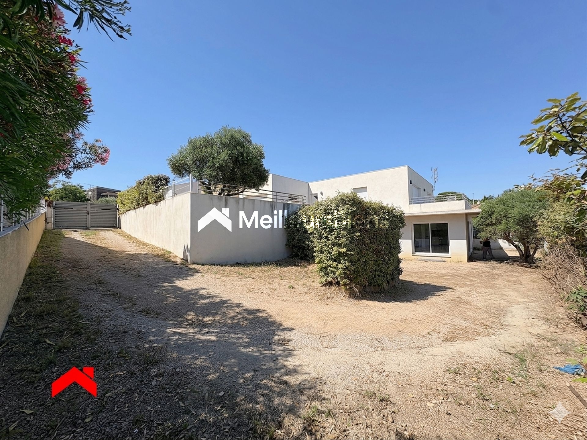 Bien à vendre avec belle surface et fort potentiel