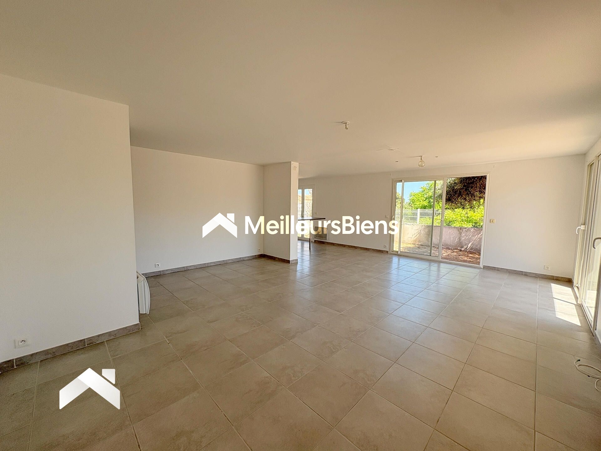 Bien à vendre avec belle surface et fort potentiel