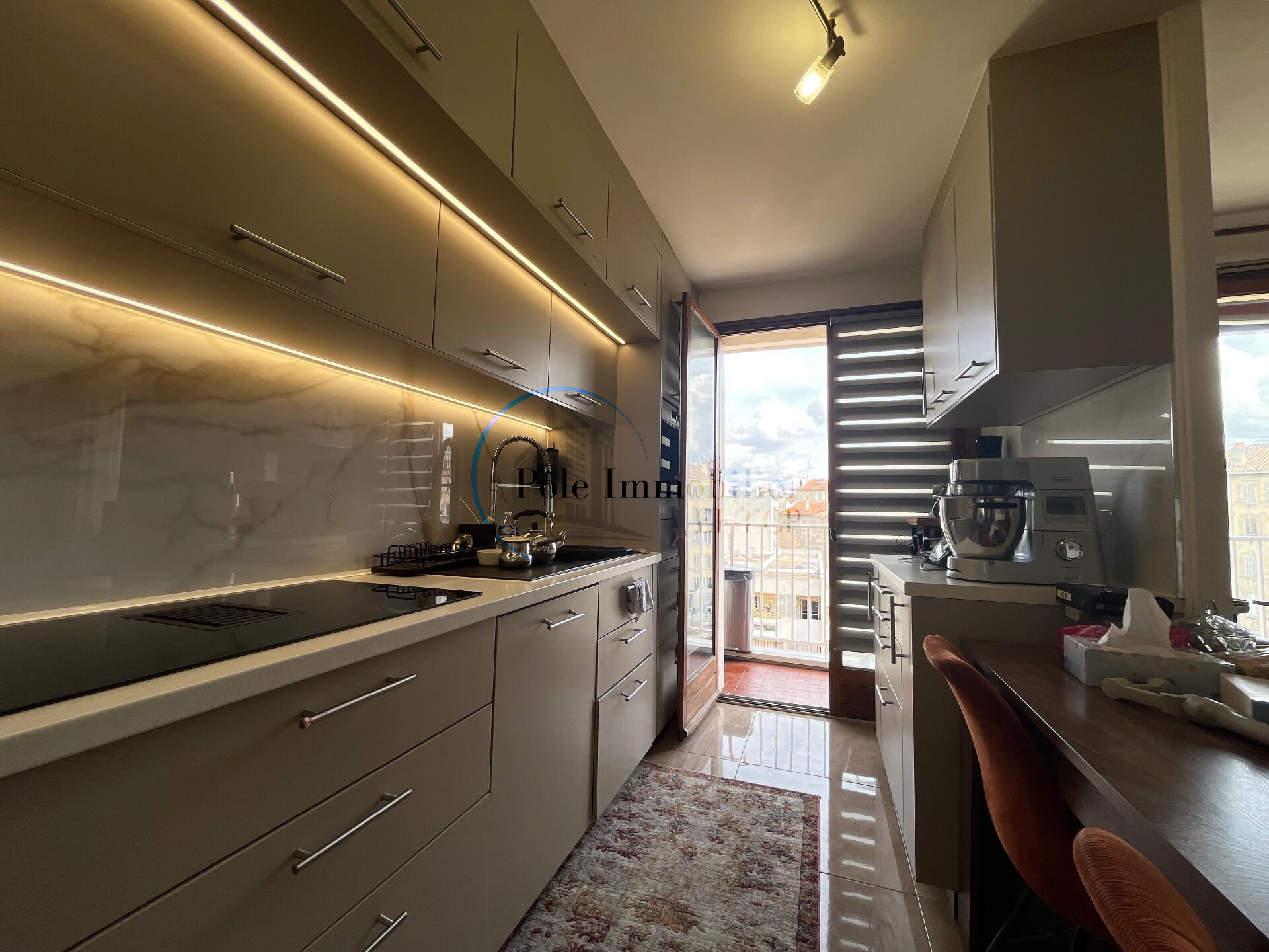 Magnifique T4 de 75m2 avec balcon filant