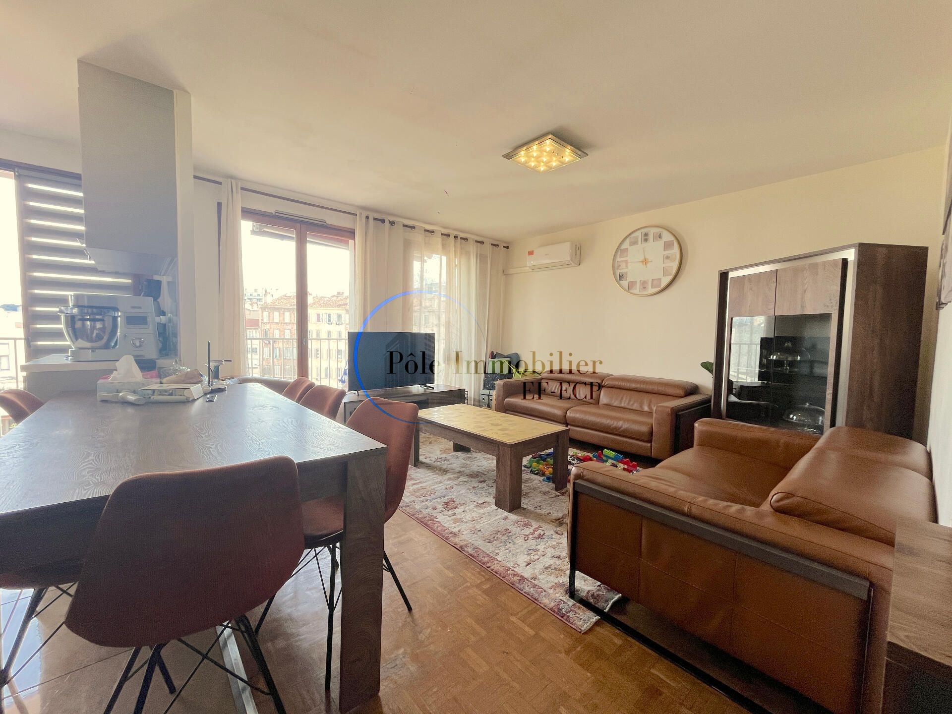 Magnifique T4 de 75m2 avec balcon filant