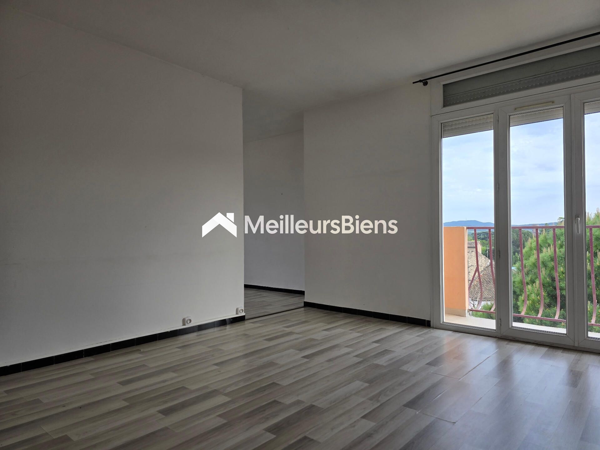 Appartement T5 de 89,68 m² avec balcon au centre de Pont-Saint-Esprit