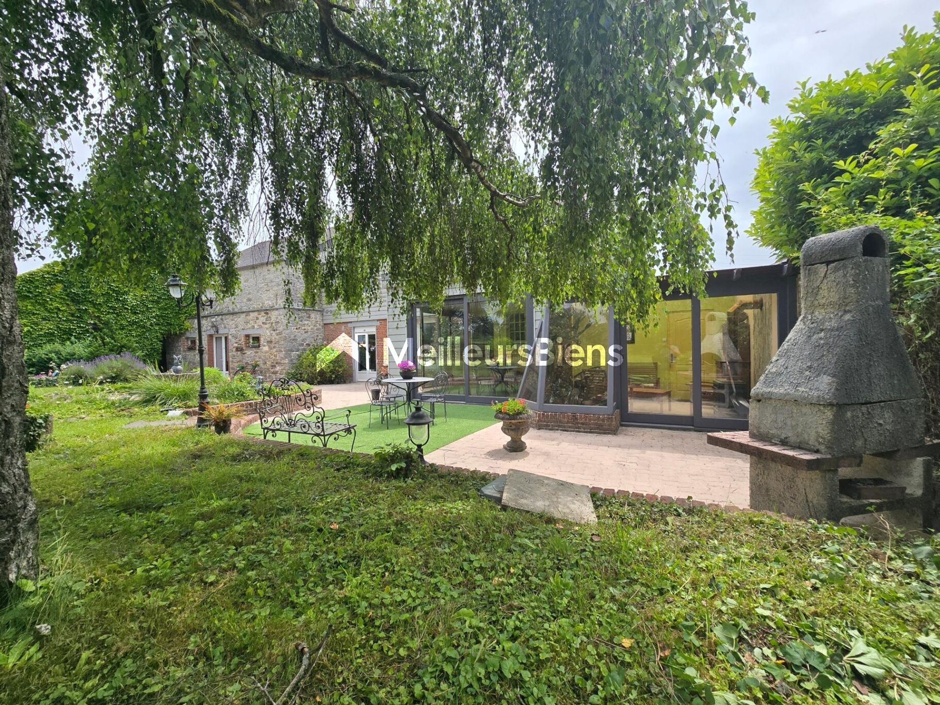 Maison 7 pièces de 287 m² à Étrœungt avec terrain de 2600 m²  ( ou plus  2 ha et des dépendances pour 700 m²)