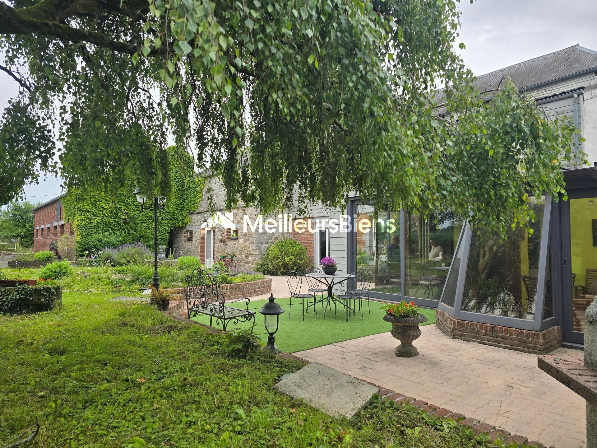 Maison 7 pièces de 287 m² à Étrœungt avec terrain de 2600 m²  ( ou plus  2 ha et des dépendances pour 700 m²)