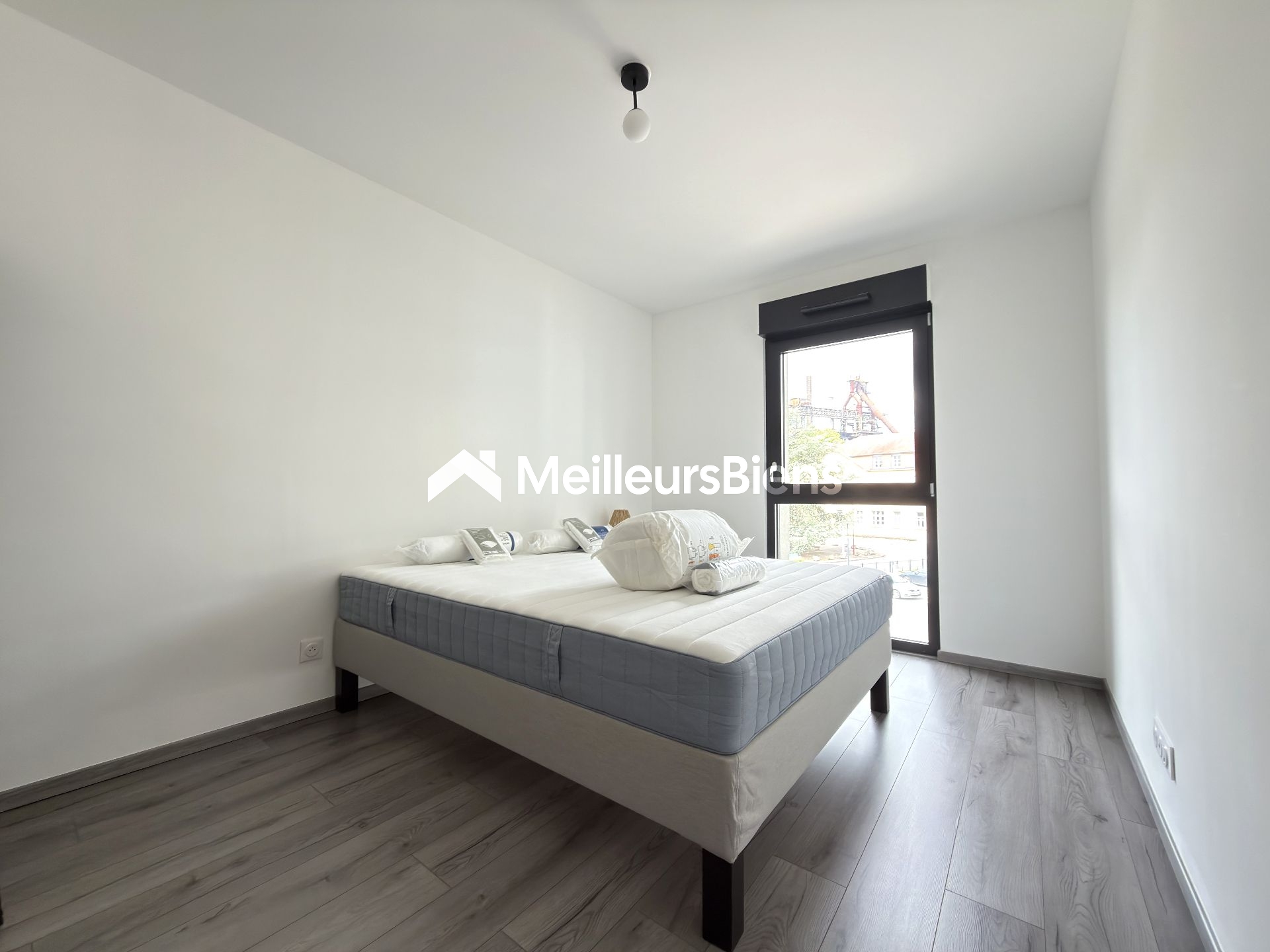 Location à Uckange 44 m², 2 pièces, 1 chambre une place de parking privé, 500m de la gare
