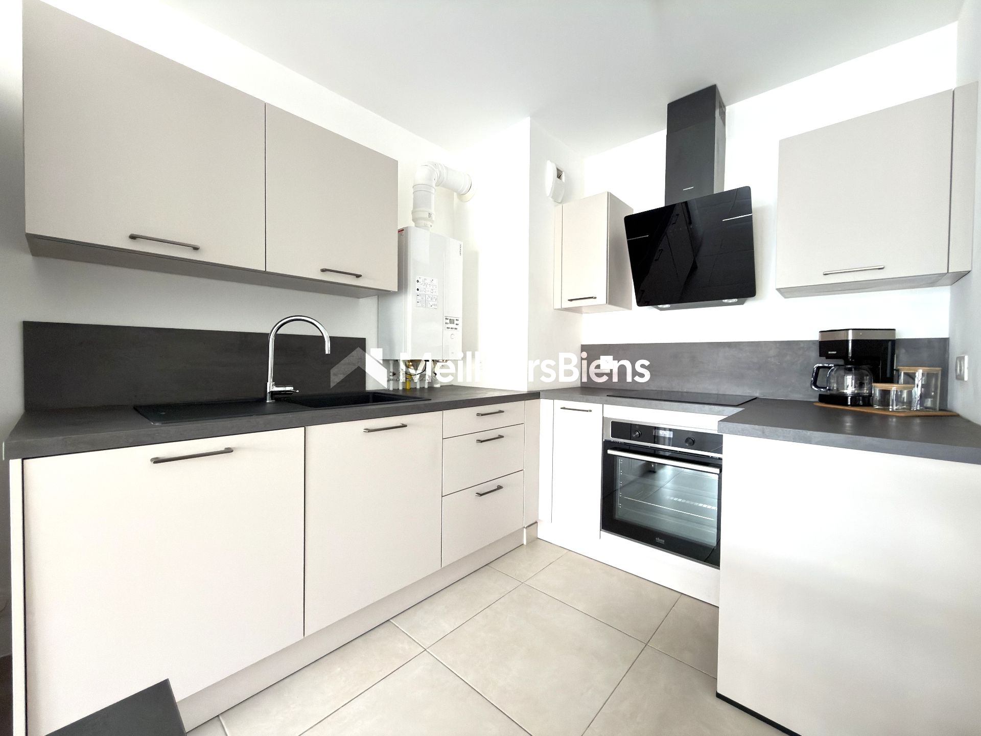 Location à Uckange 44 m², 2 pièces, 1 chambre une place de parking privé, 500m de la gare