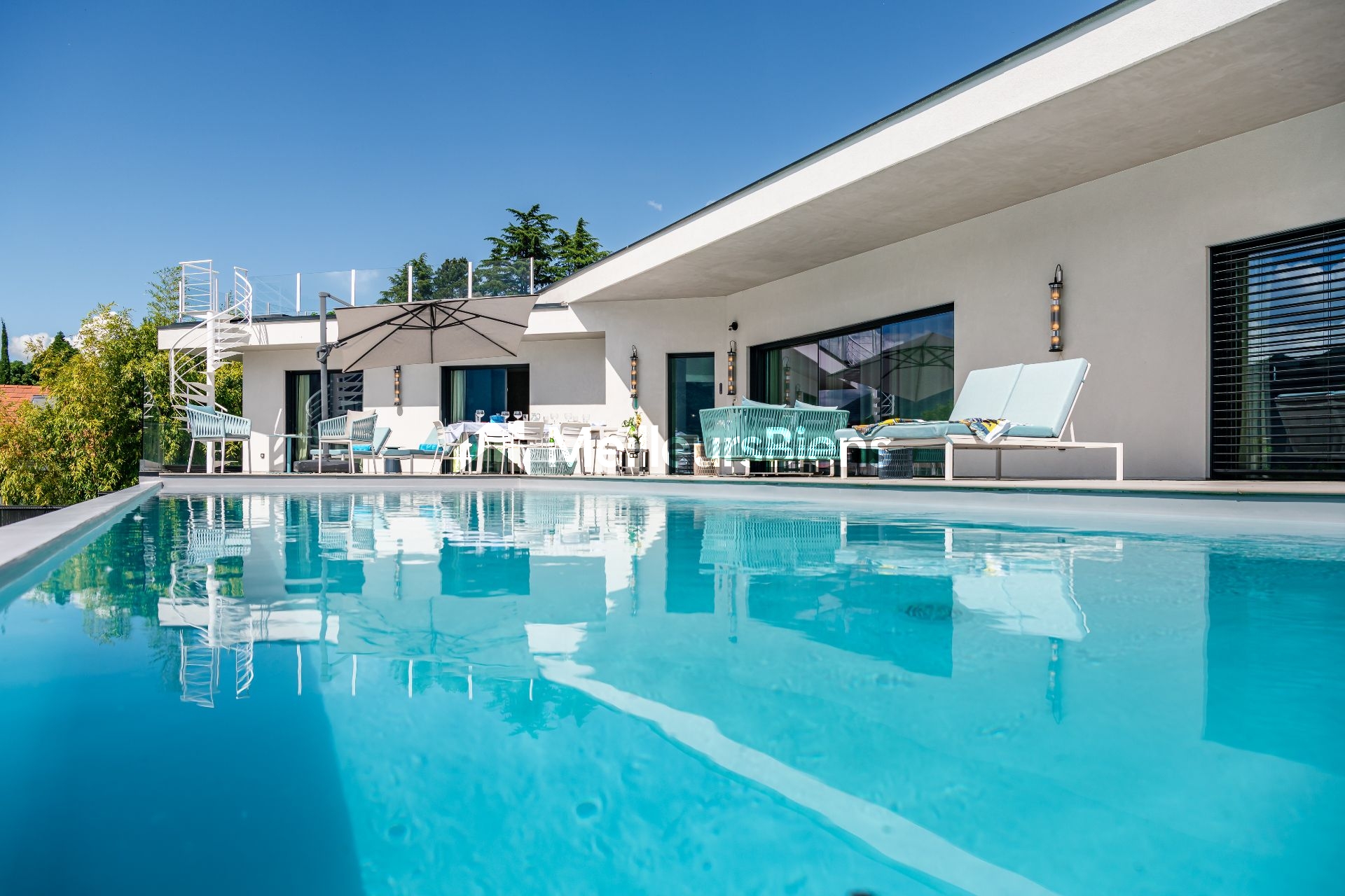 Tresserve — Élégance contemporaine et panorama spectaculaire sur le Lac du Bourget
