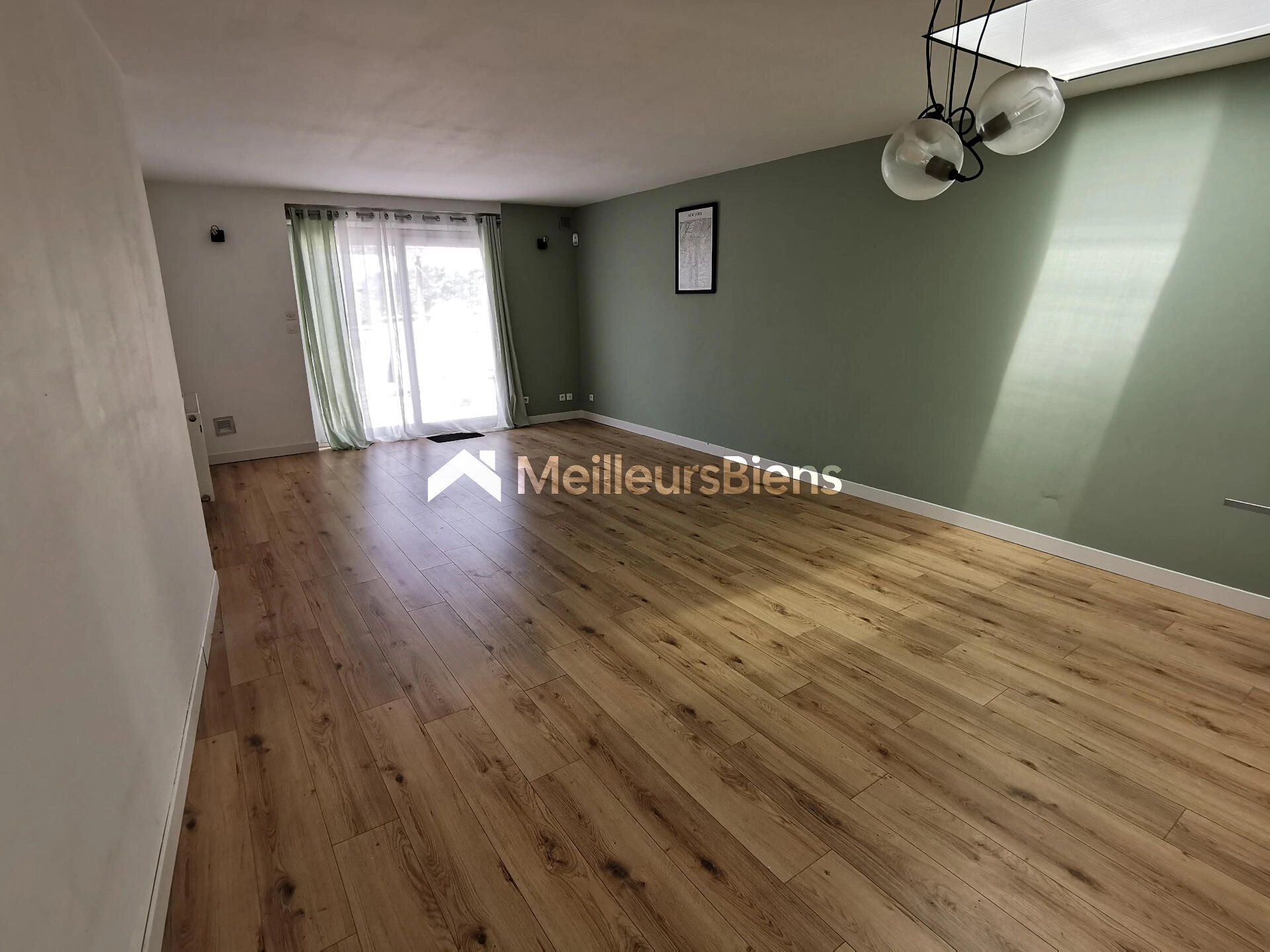BELLE MAISON DE VILLE MITOYENNE RENOVEE 4 CHAMBRES JARDIN