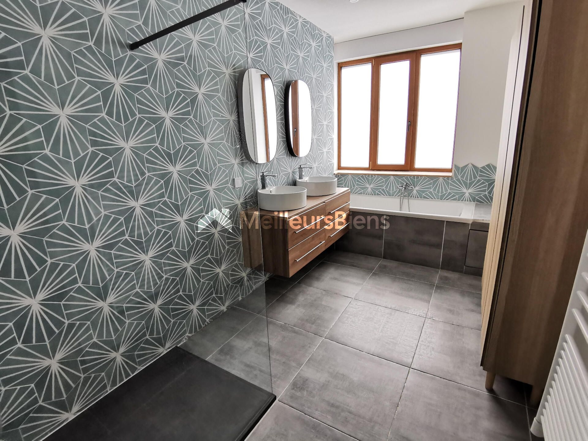 BELLE MAISON DE VILLE MITOYENNE RENOVEE 4 CHAMBRES JARDIN