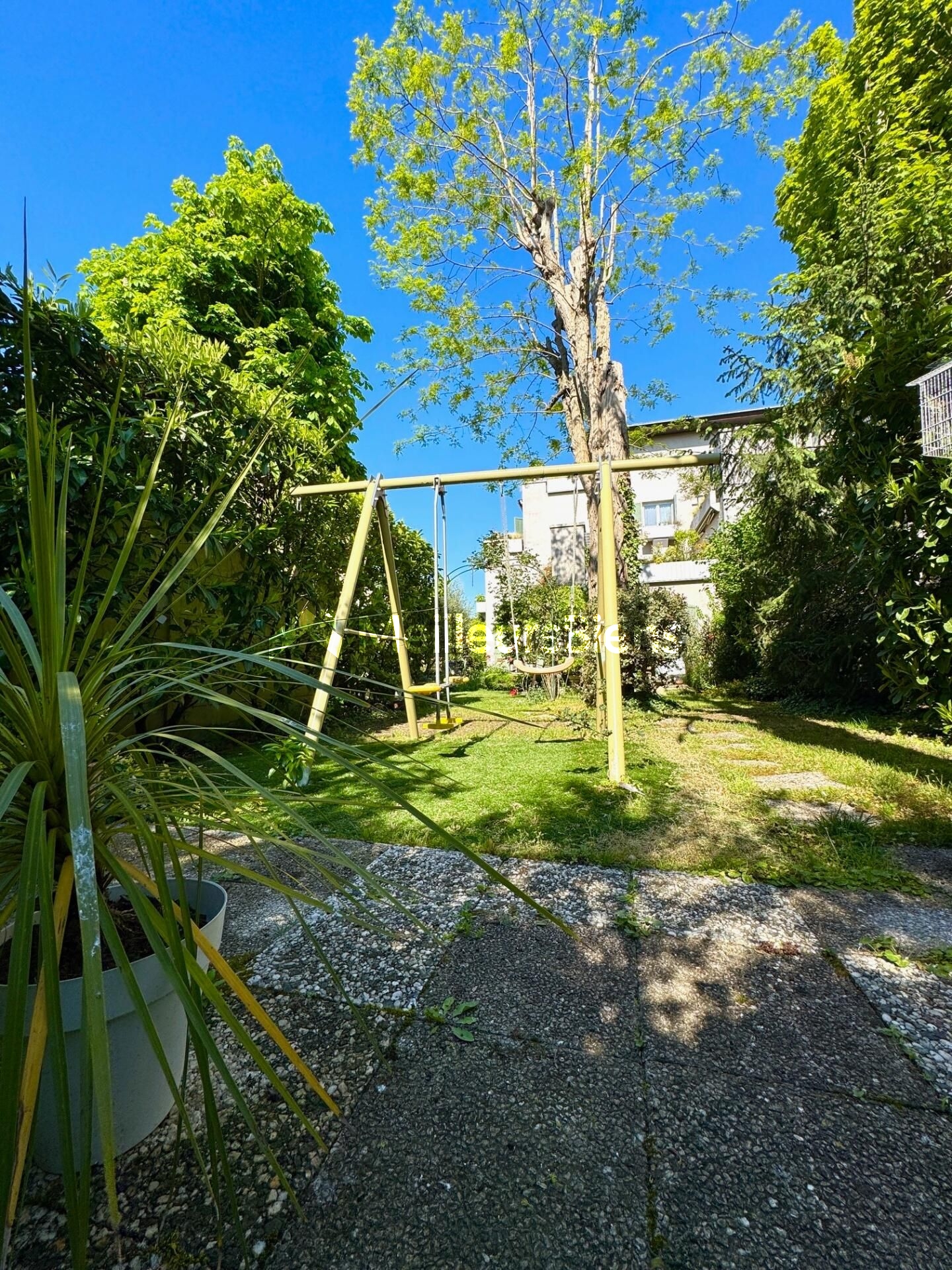 Magnifique Appartement de 4 P + Jardin privatif de 390m2!