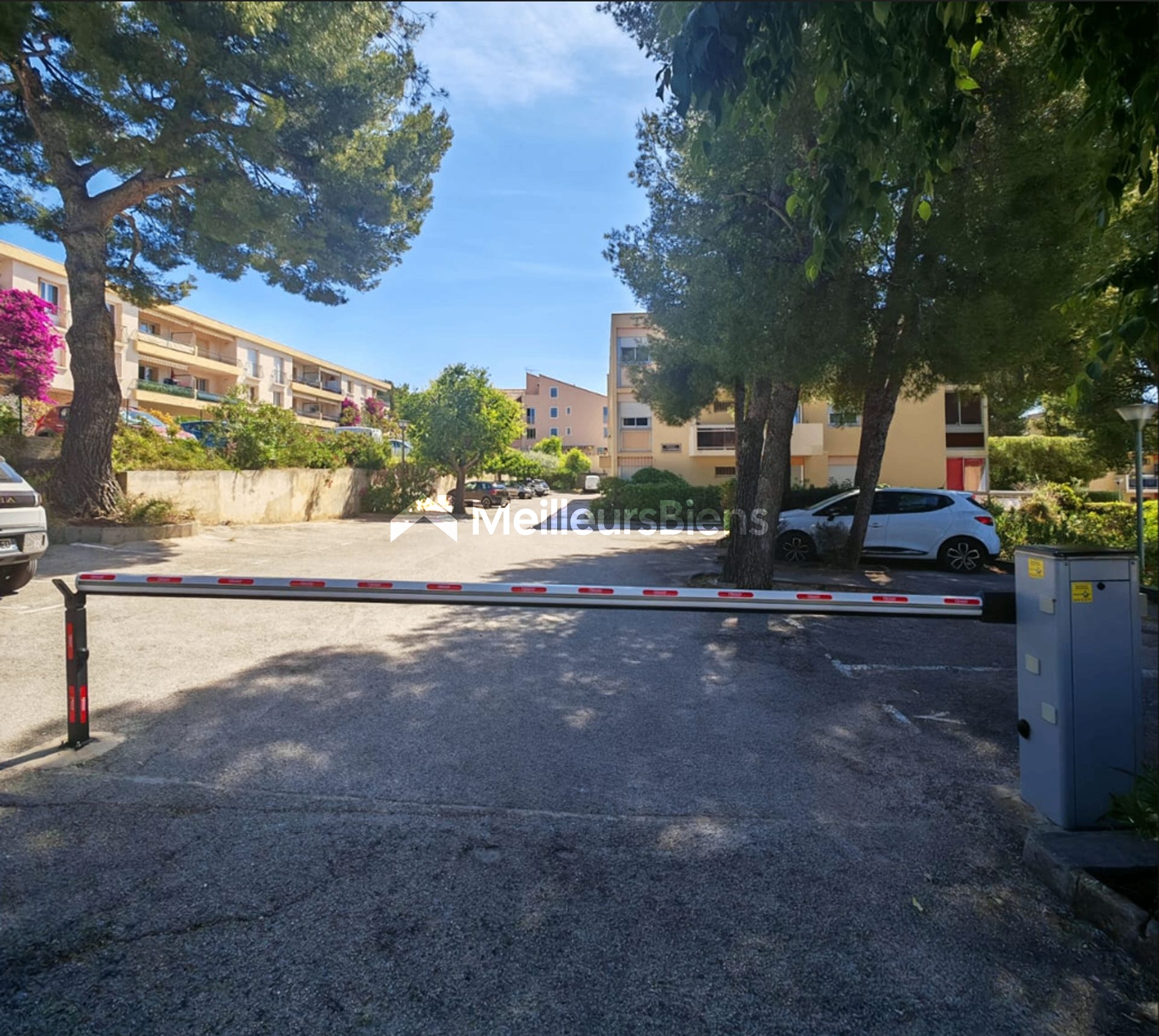 Bandol studio de 23,7 m² avec terrasse sud et parking privé