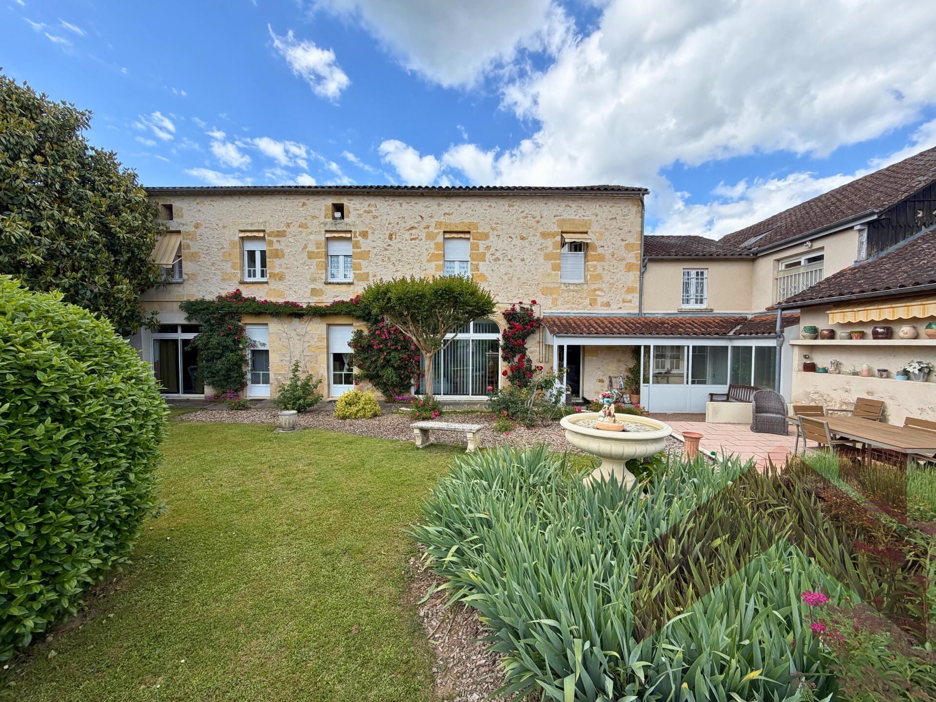 Maison familiale 15 pièces à Lalinde, 361 m² et 1390 m² terrain