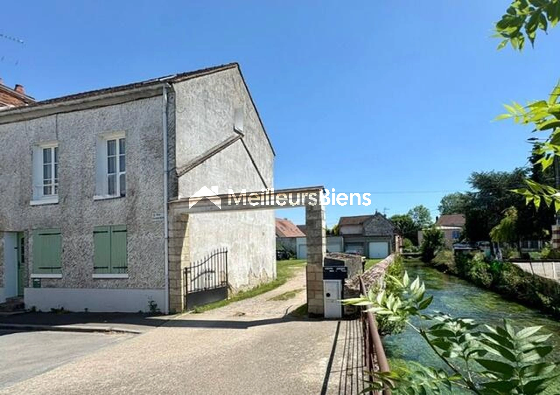 Appartement F2 + Box au Bord de l'eau Centre-Ville de Chambly