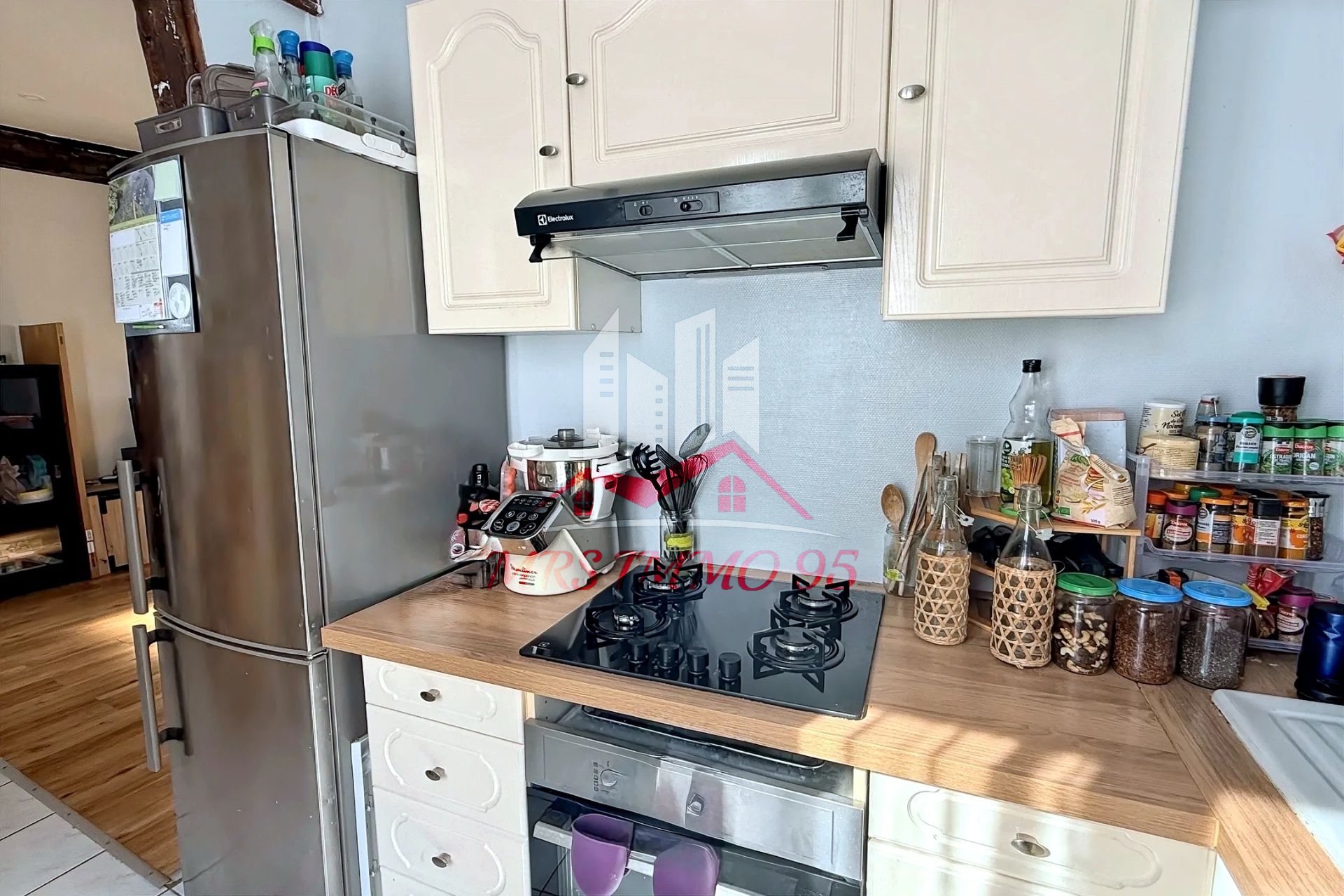 Appartement F2 en hyper-centre de Chaumontel