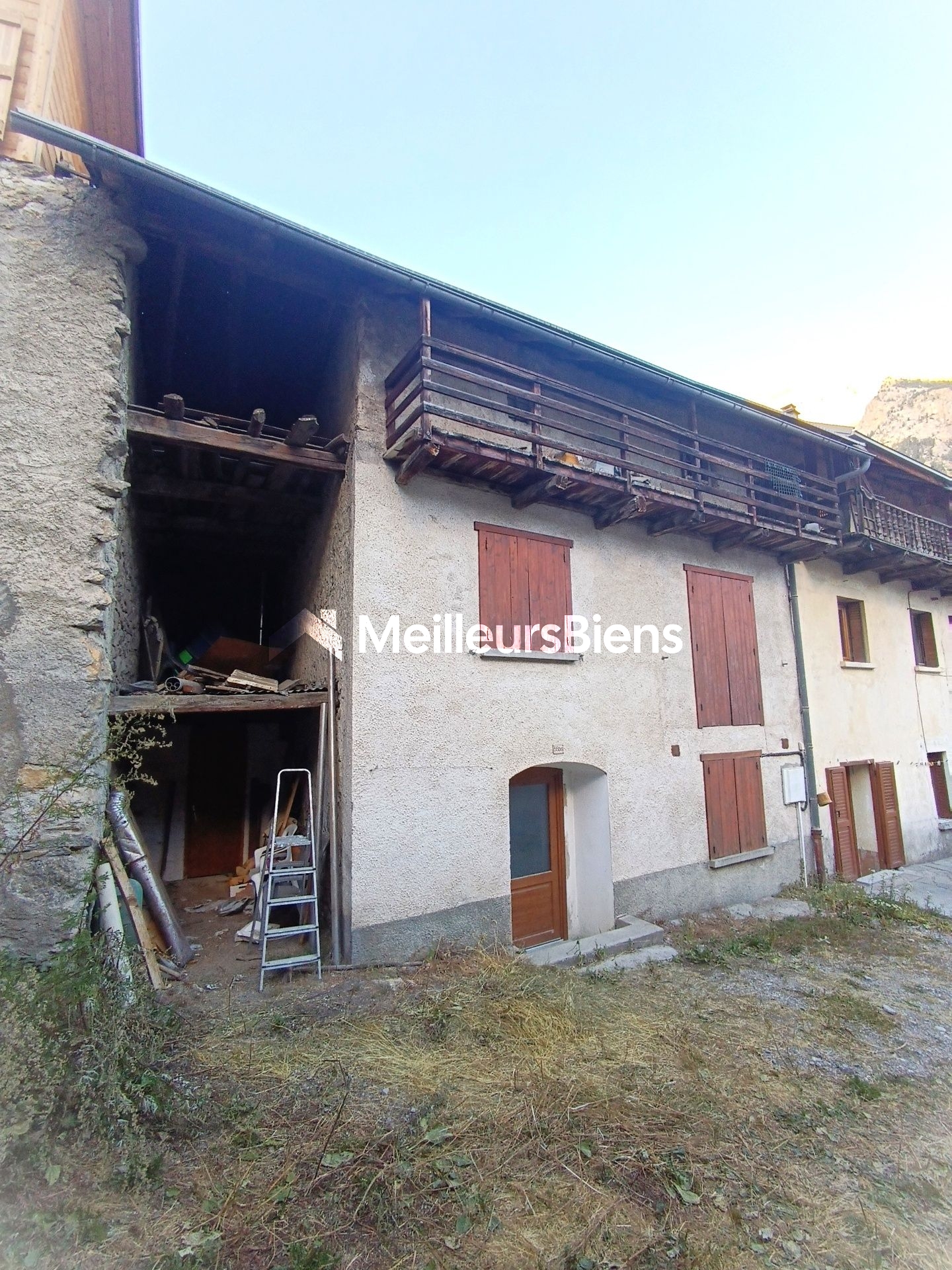 Maison de village à rénover 377 m² à Val-des-Prés avec jardin