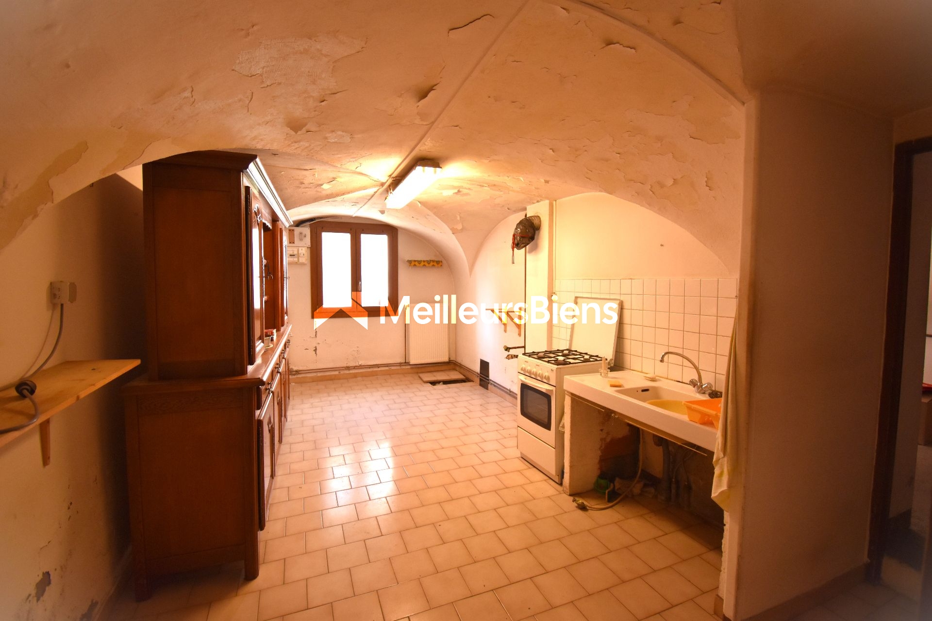Maison de village à rénover 377 m² à Val-des-Prés avec jardin