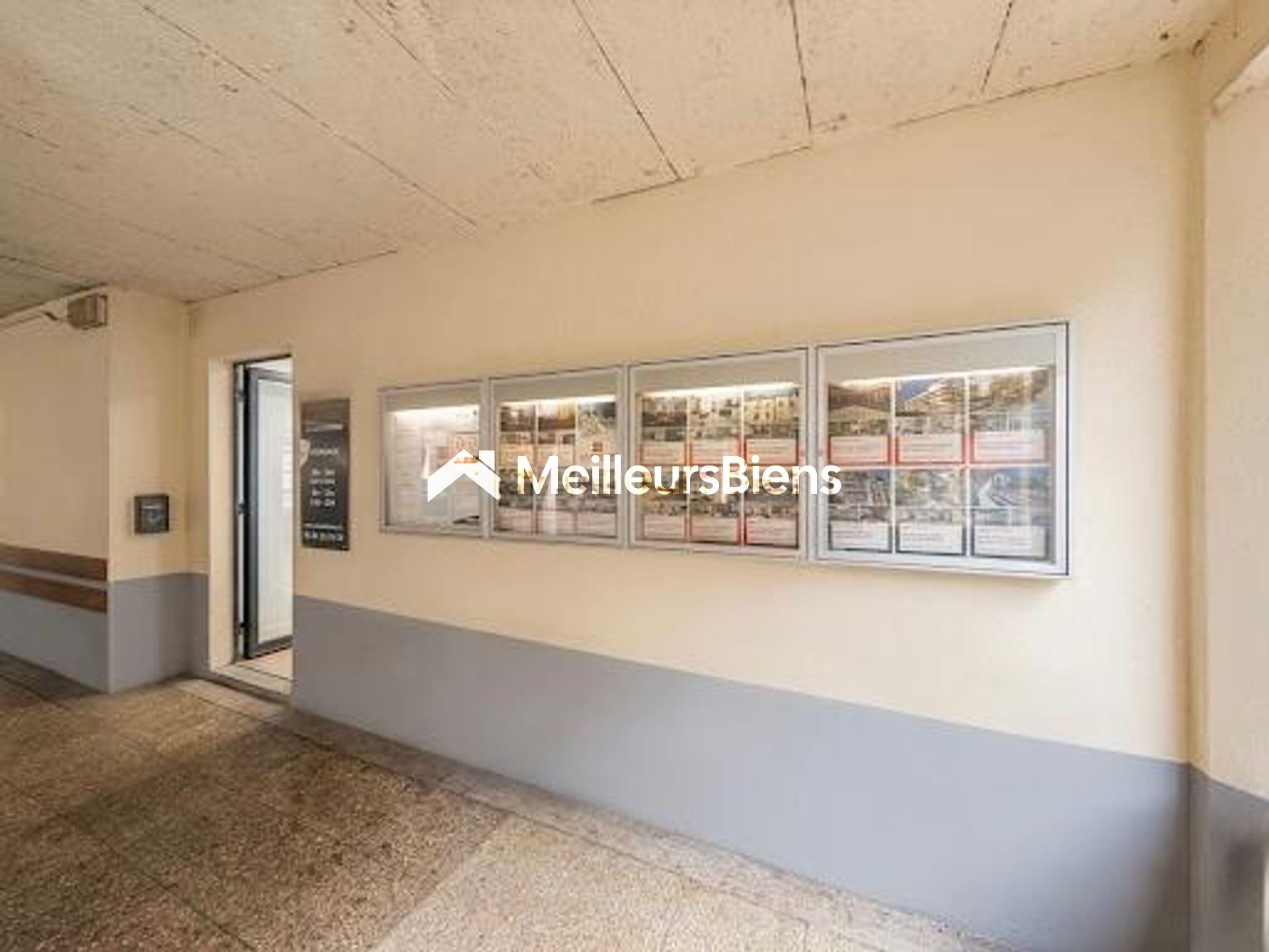 Murs Commerciaux Occupés 56 m² – Cergy Préfecture (Le Ponceau) – Idéal Investisseur / Rendement Sécurisé