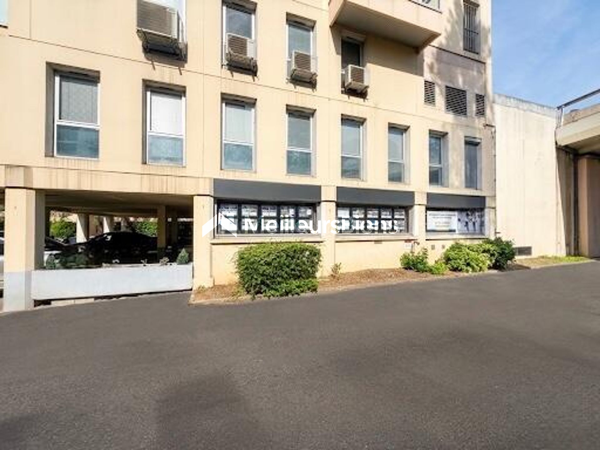 Murs Commerciaux Occupés 56 m² – Cergy Préfecture (Le Ponceau) – Idéal Investisseur / Rendement Sécurisé